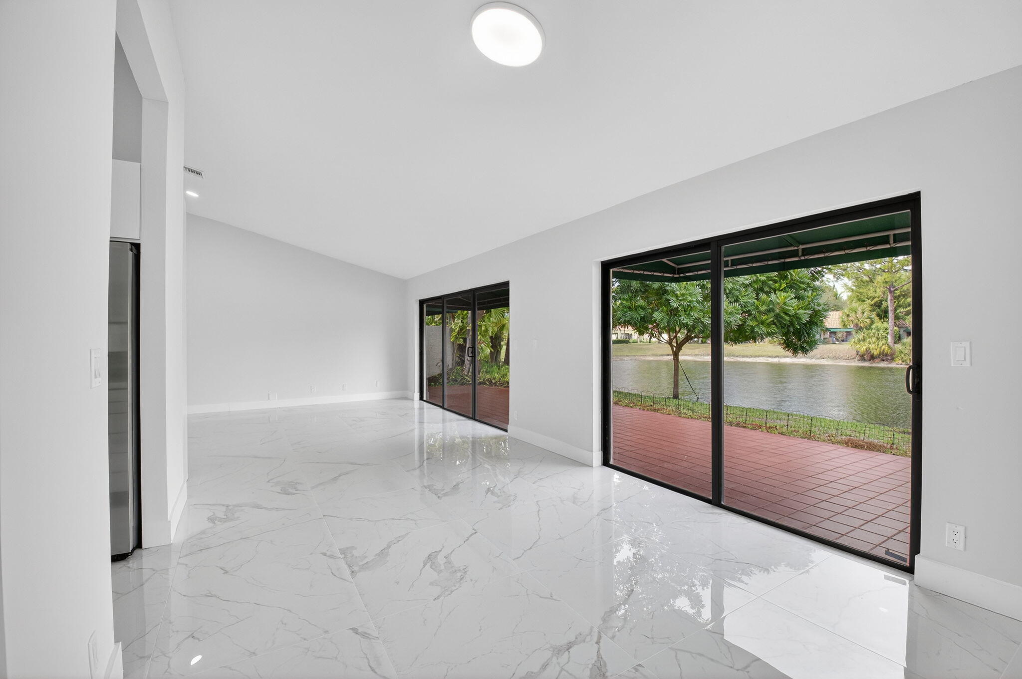 L AMBIANCE OF VIA VERDE - Residential