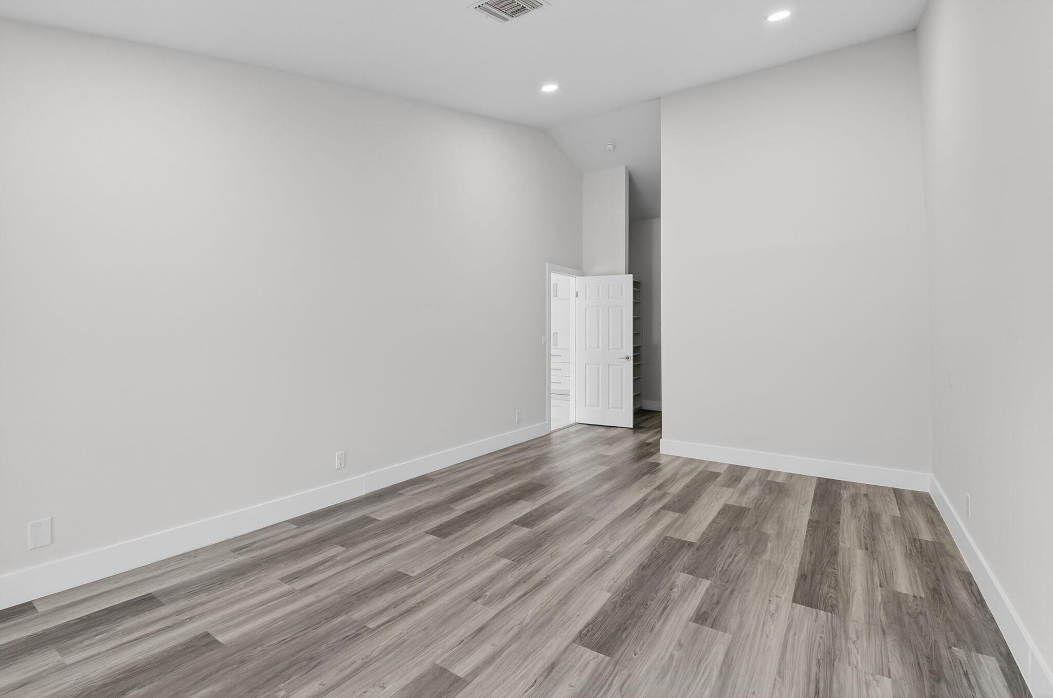 L AMBIANCE OF VIA VERDE - Residential