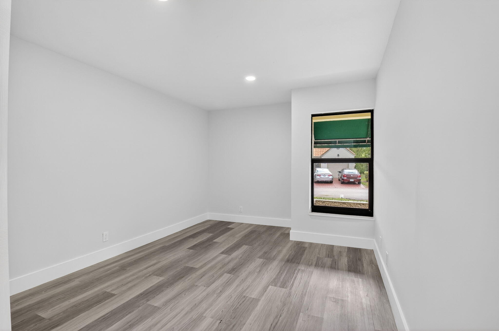 L AMBIANCE OF VIA VERDE - Residential