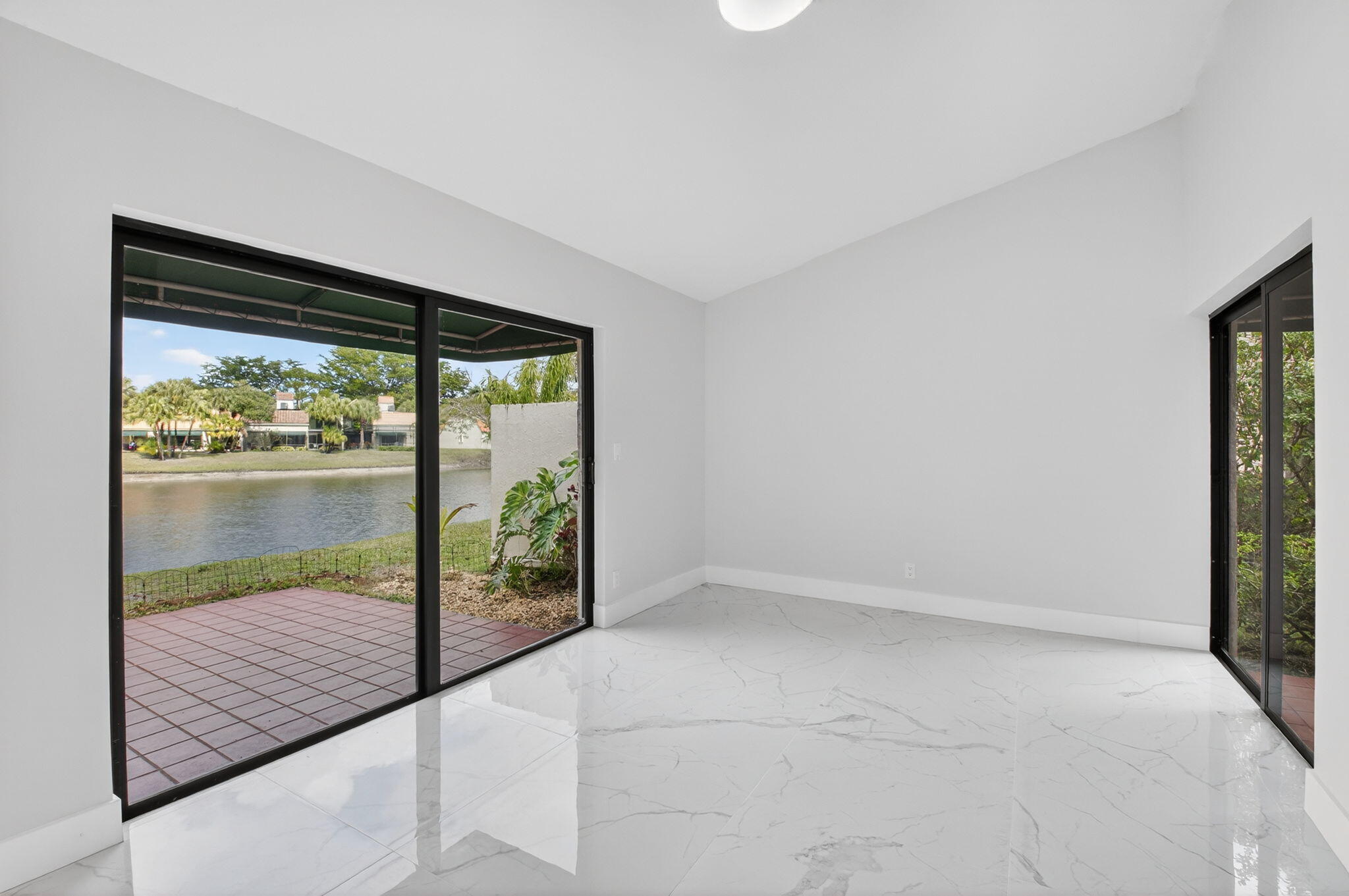 L AMBIANCE OF VIA VERDE - Residential