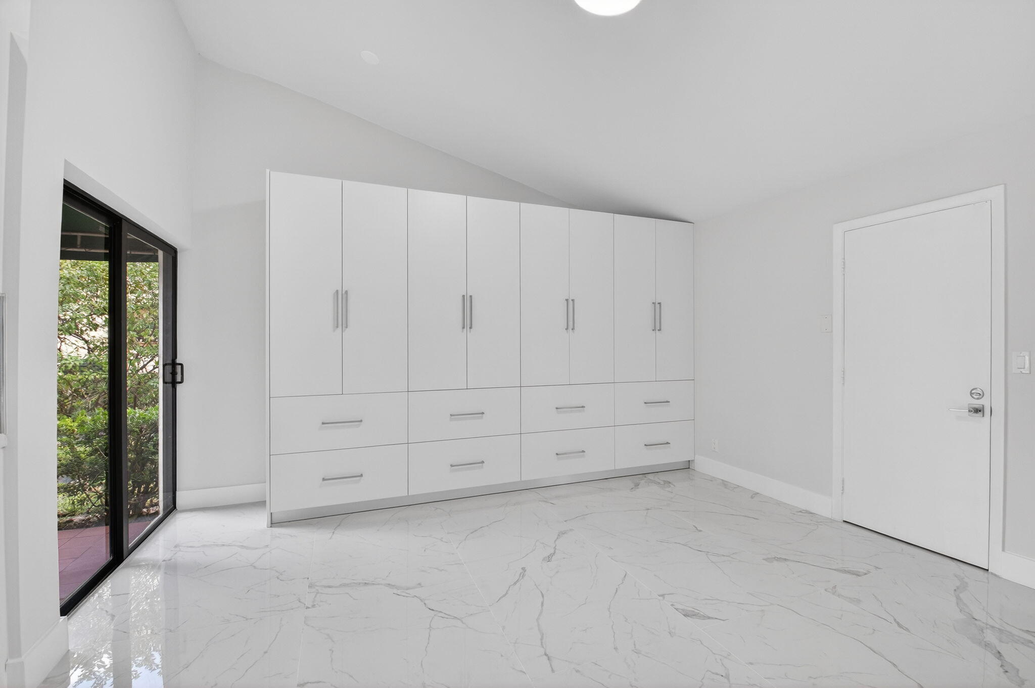 L AMBIANCE OF VIA VERDE - Residential