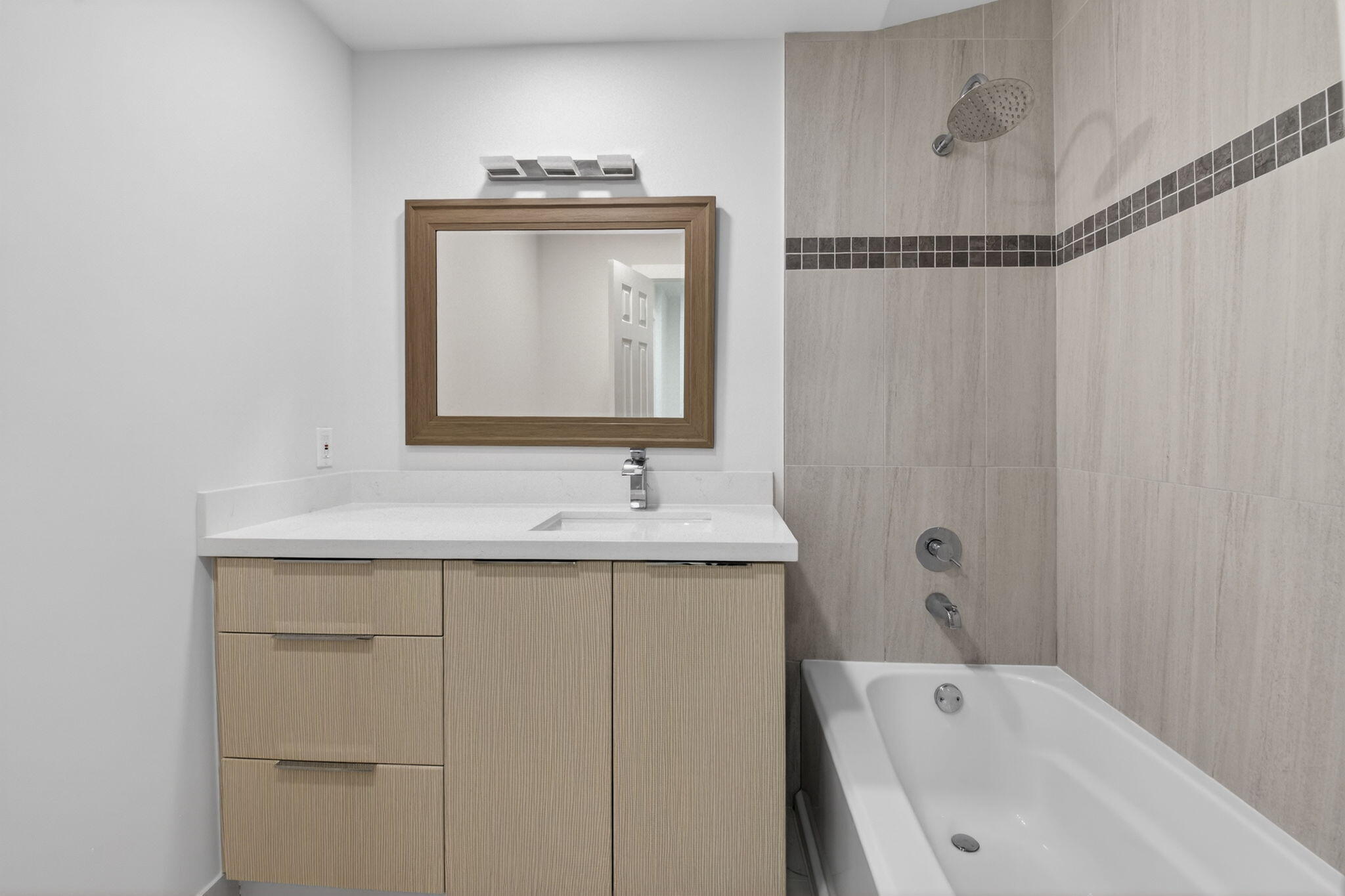 L AMBIANCE OF VIA VERDE - Residential