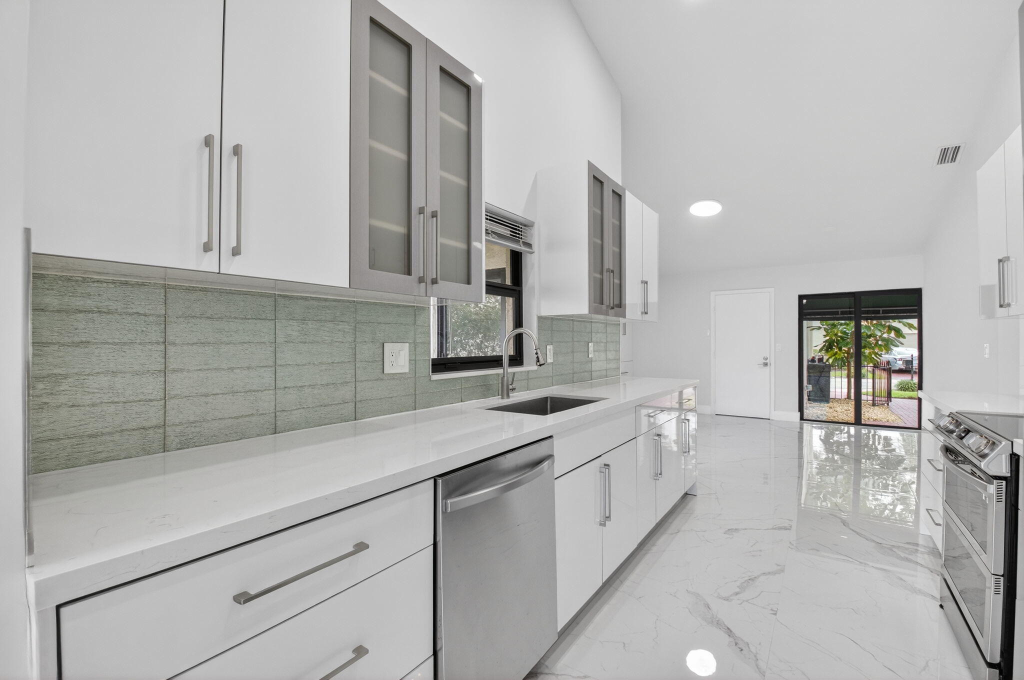 L AMBIANCE OF VIA VERDE - Residential