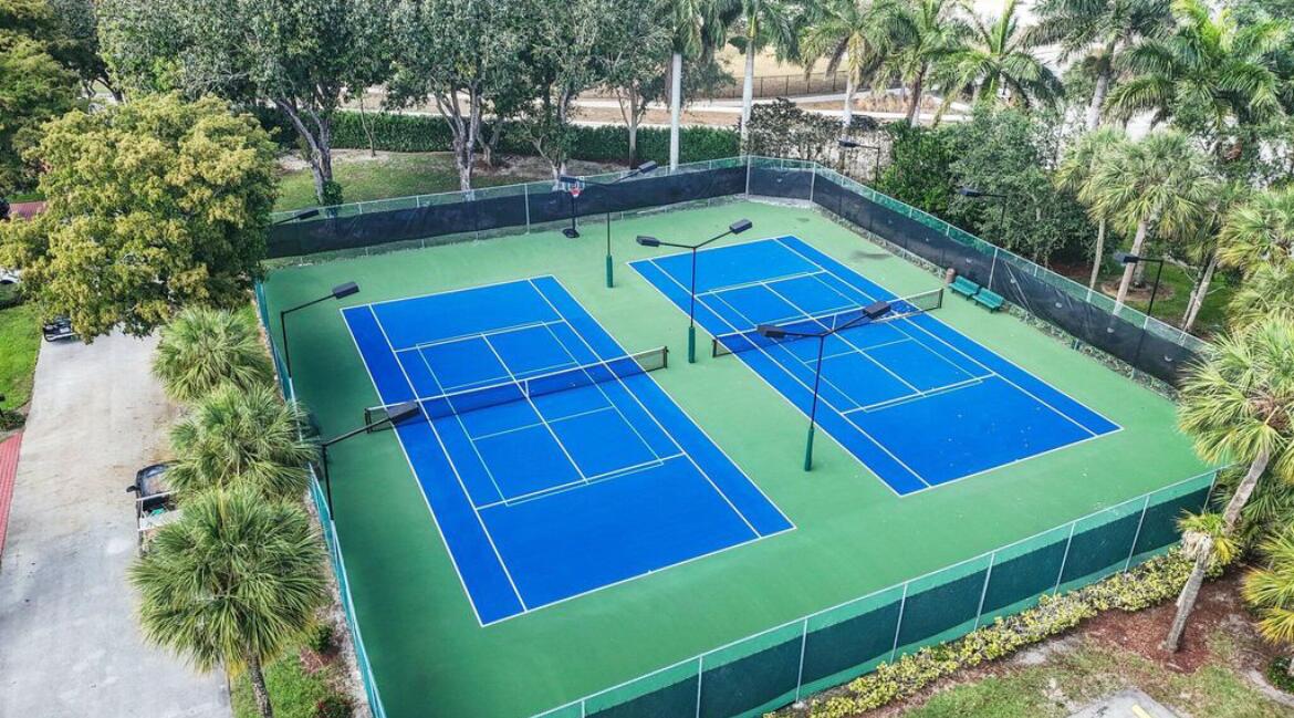 L AMBIANCE OF VIA VERDE - Residential