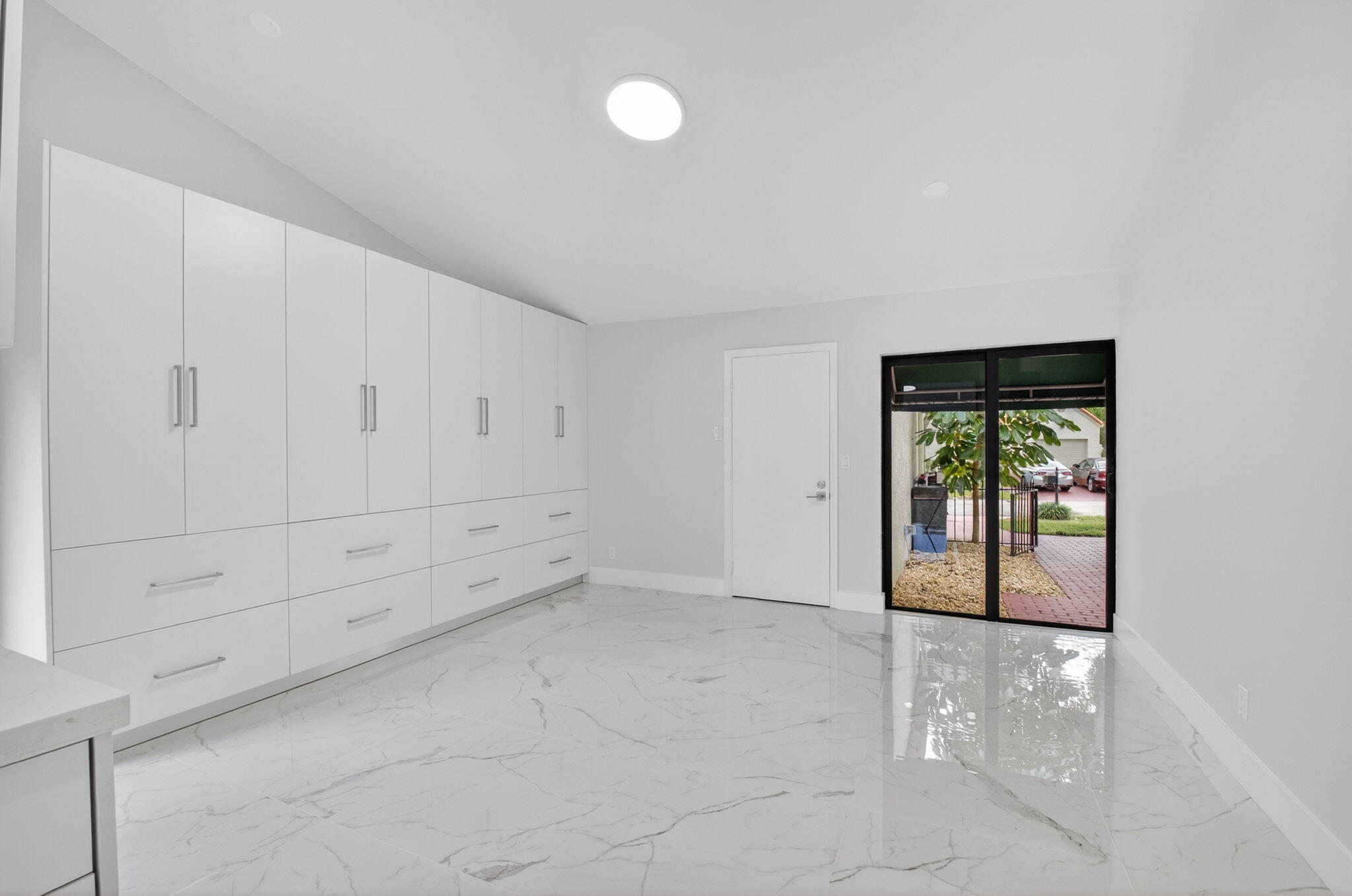 L AMBIANCE OF VIA VERDE - Residential