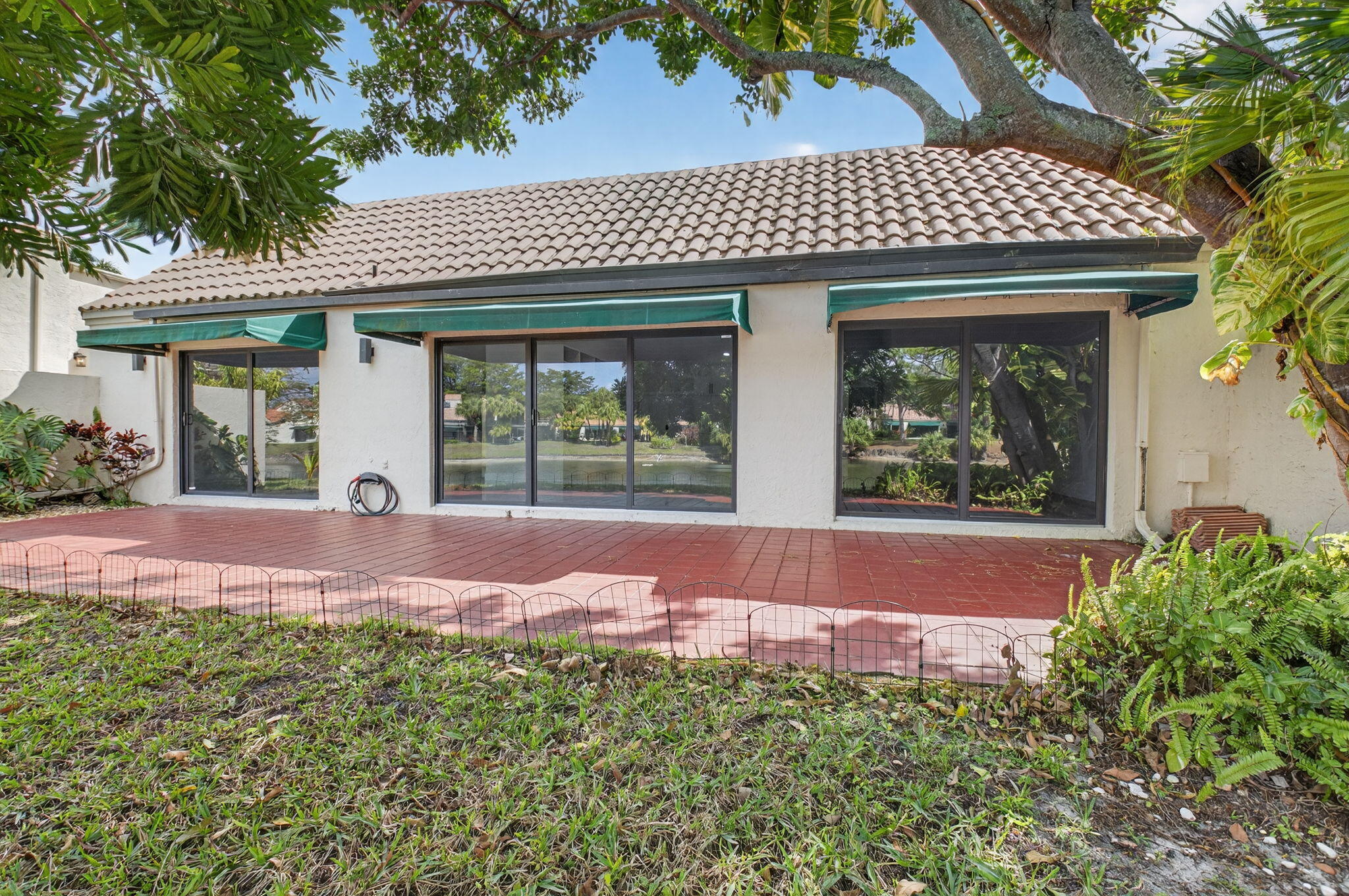 L AMBIANCE OF VIA VERDE - Residential