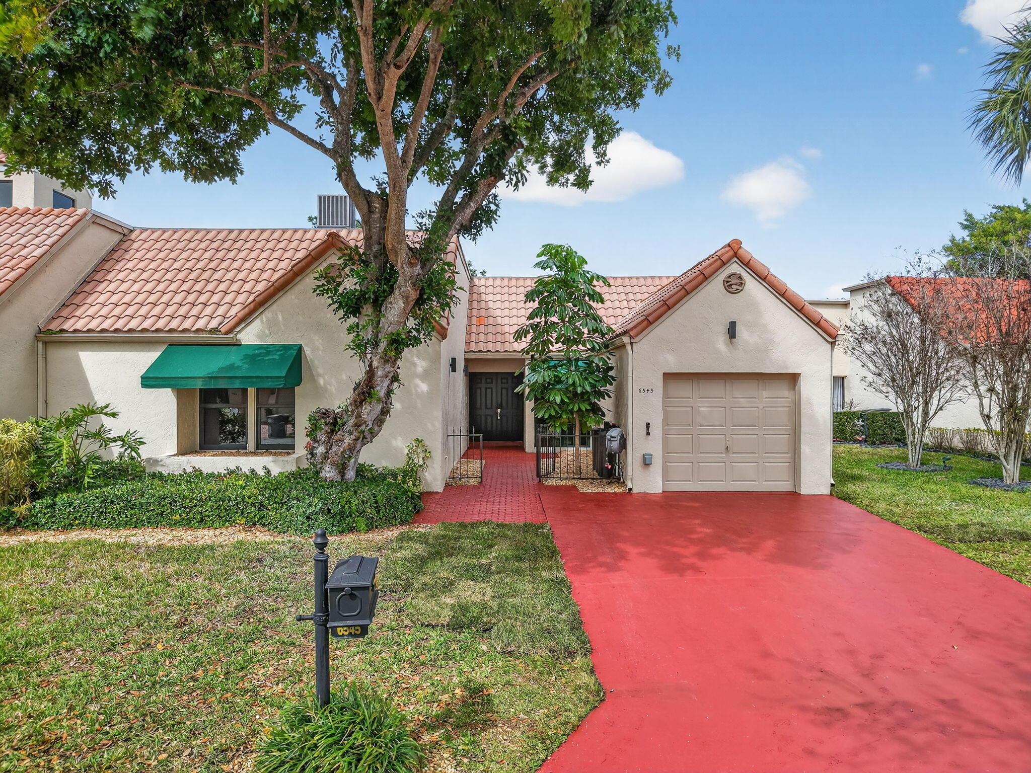 L AMBIANCE OF VIA VERDE - Residential