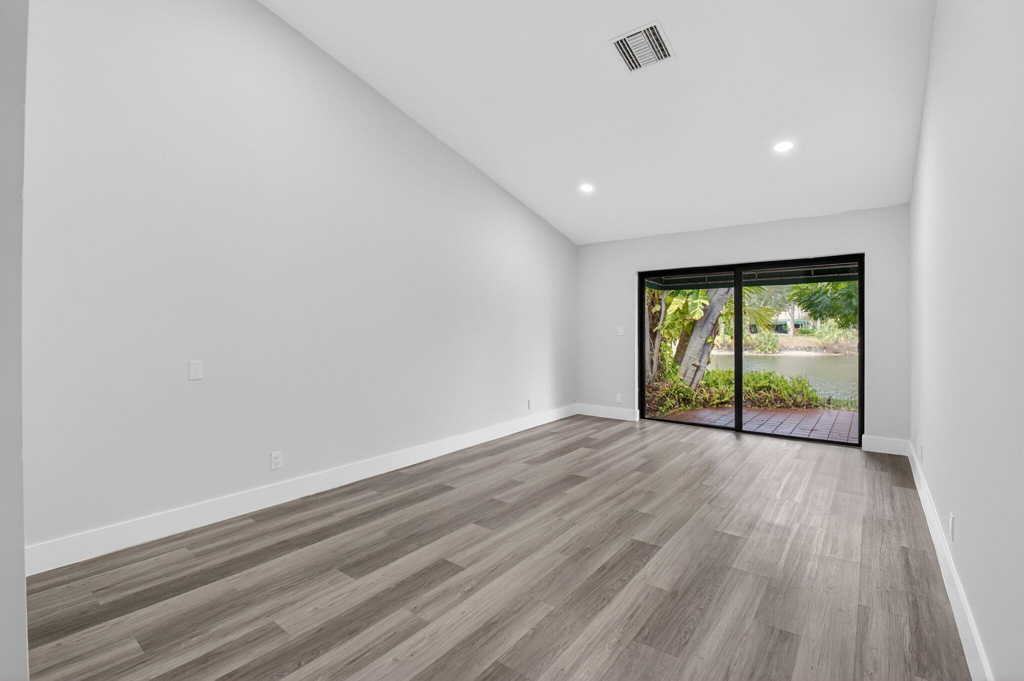 L AMBIANCE OF VIA VERDE - Residential