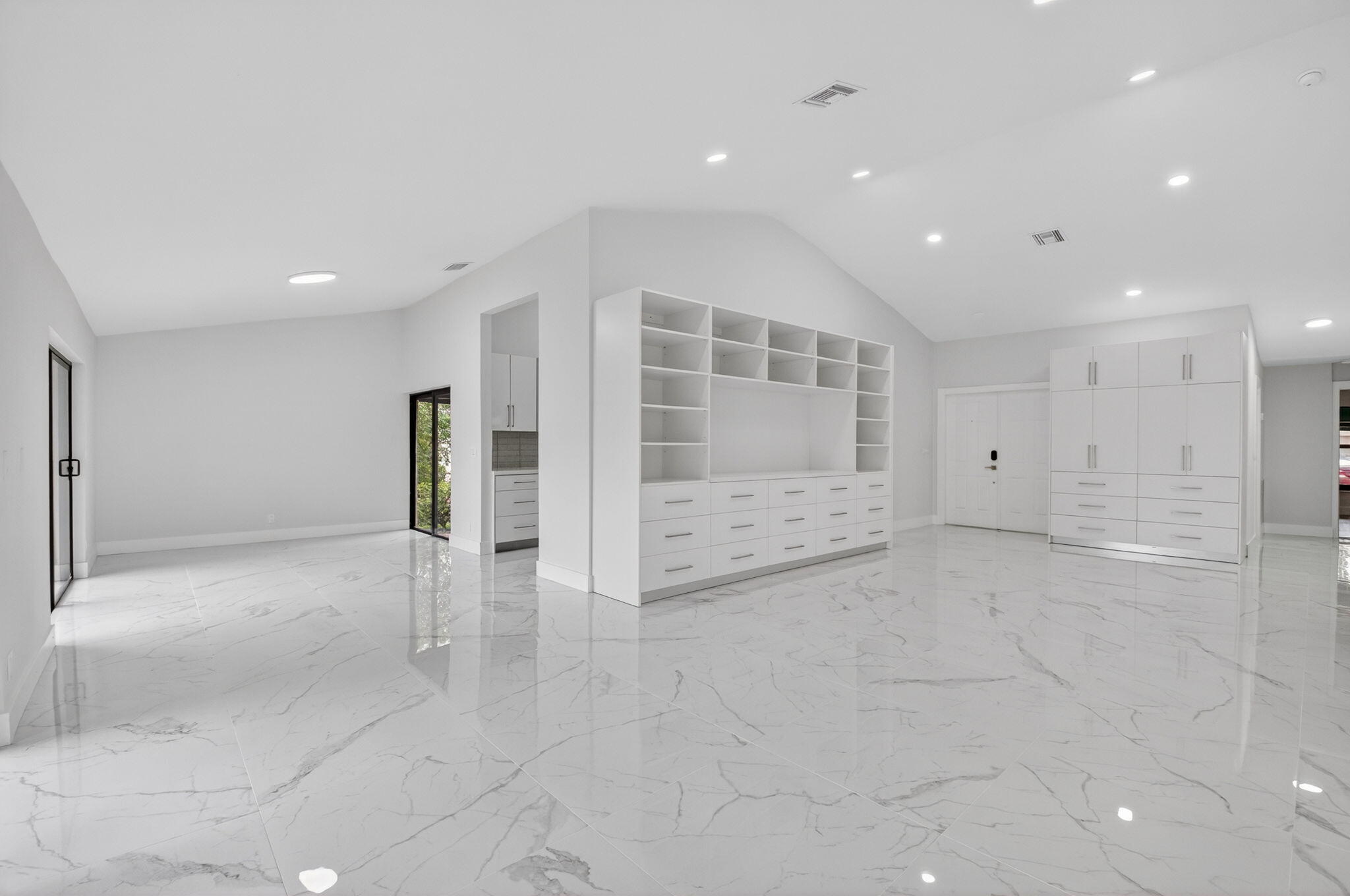 L AMBIANCE OF VIA VERDE - Residential