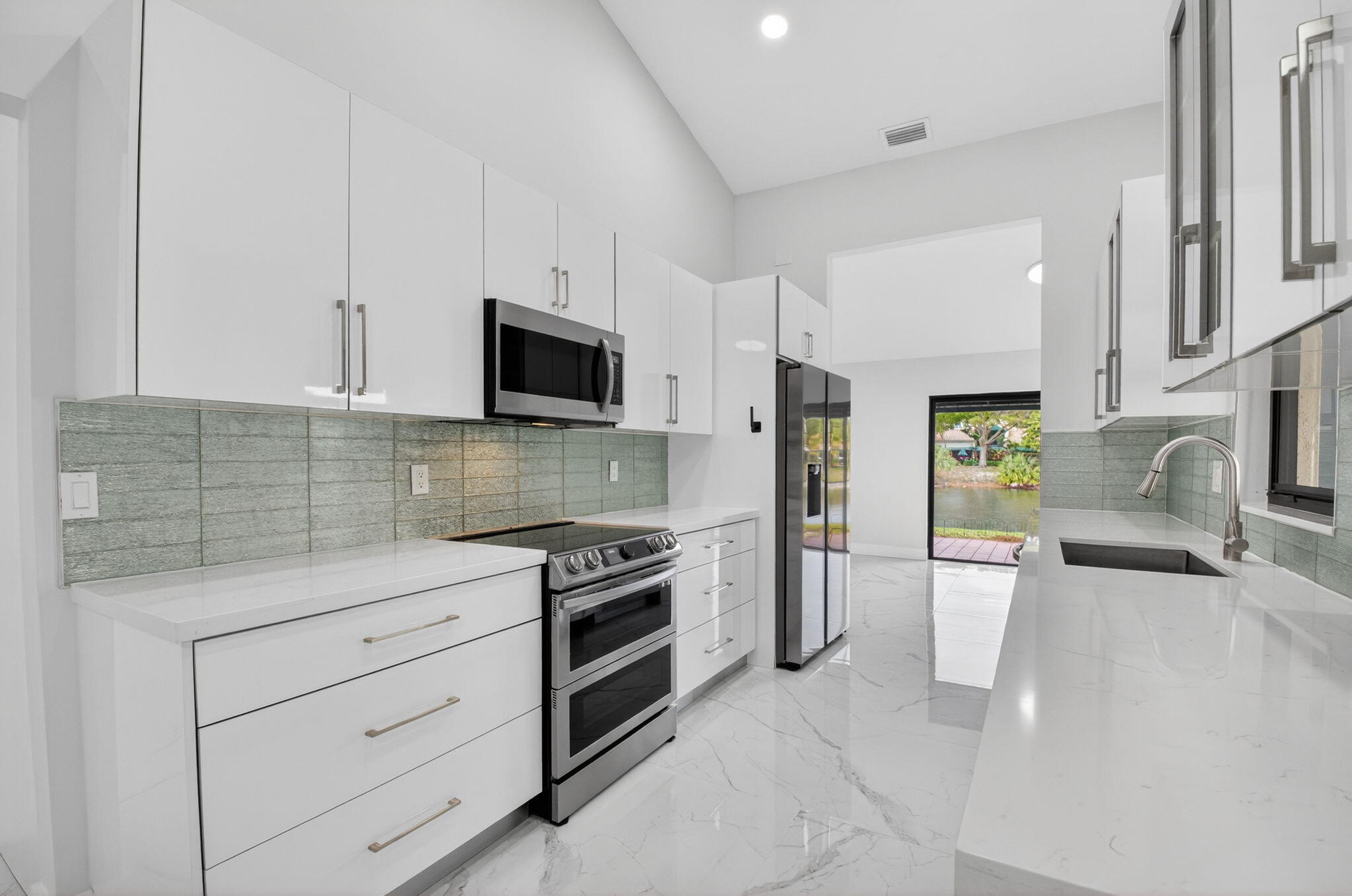 L AMBIANCE OF VIA VERDE - Residential