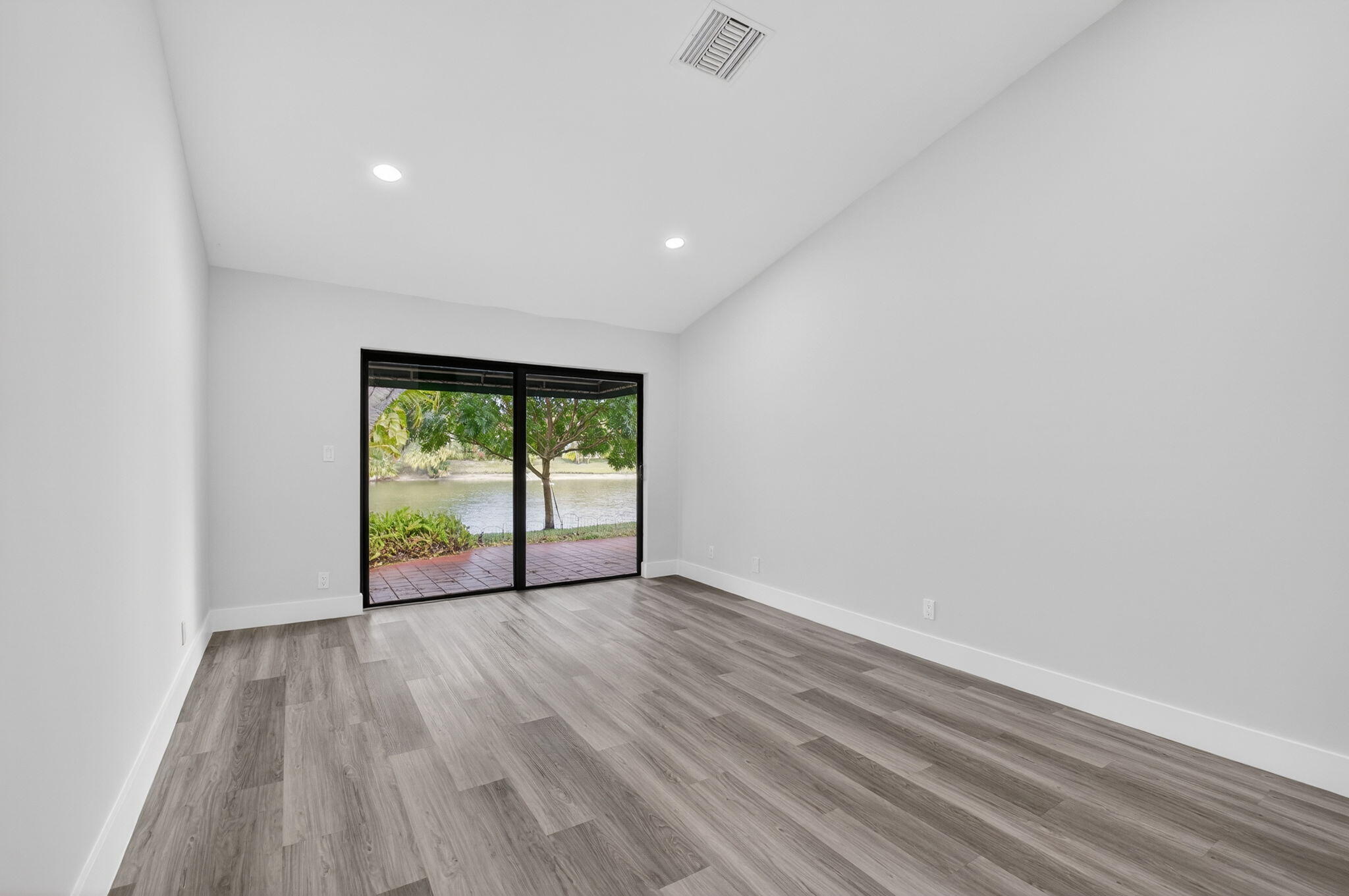 L AMBIANCE OF VIA VERDE - Residential