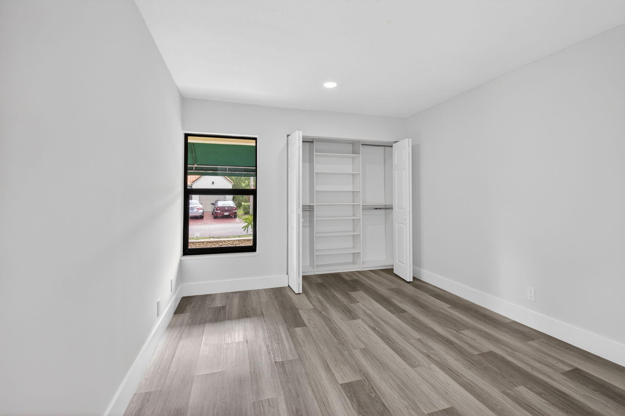 L AMBIANCE OF VIA VERDE - Residential