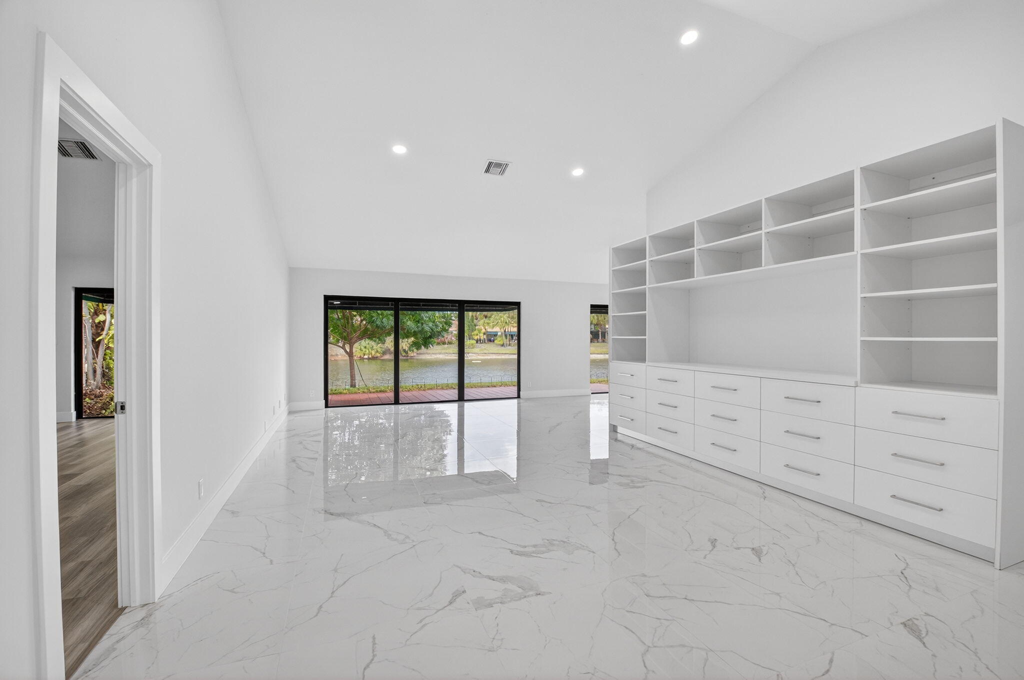 L AMBIANCE OF VIA VERDE - Residential