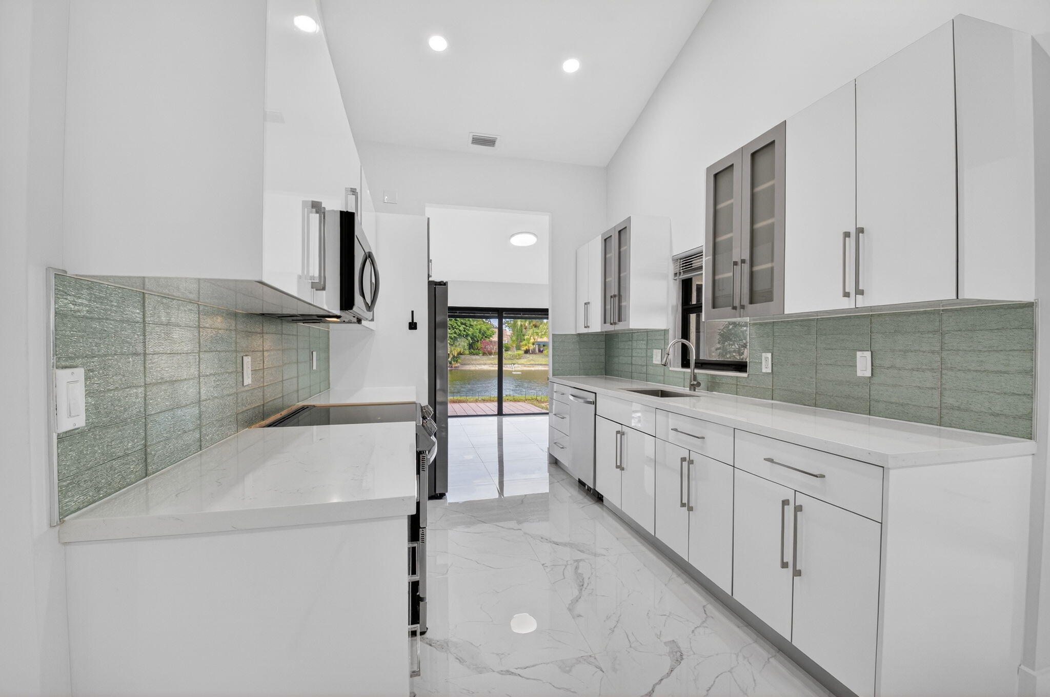 L AMBIANCE OF VIA VERDE - Residential