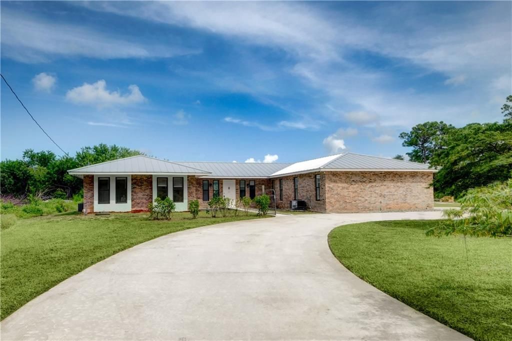 Photo of 3200 Maravilla Boulevard, Fort Pierce, FL 34982 (MLS # F10300876)