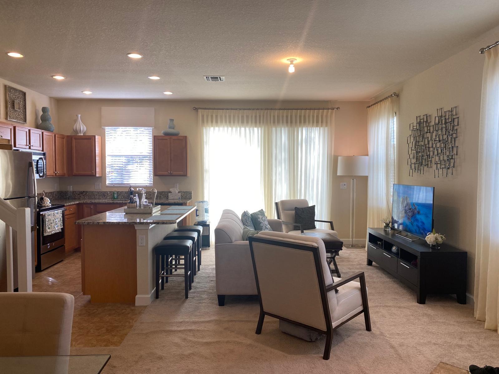 CHARLESTON COMMONS - Residential Lease