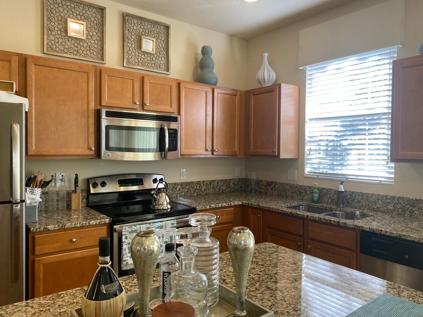 CHARLESTON COMMONS - Residential Lease