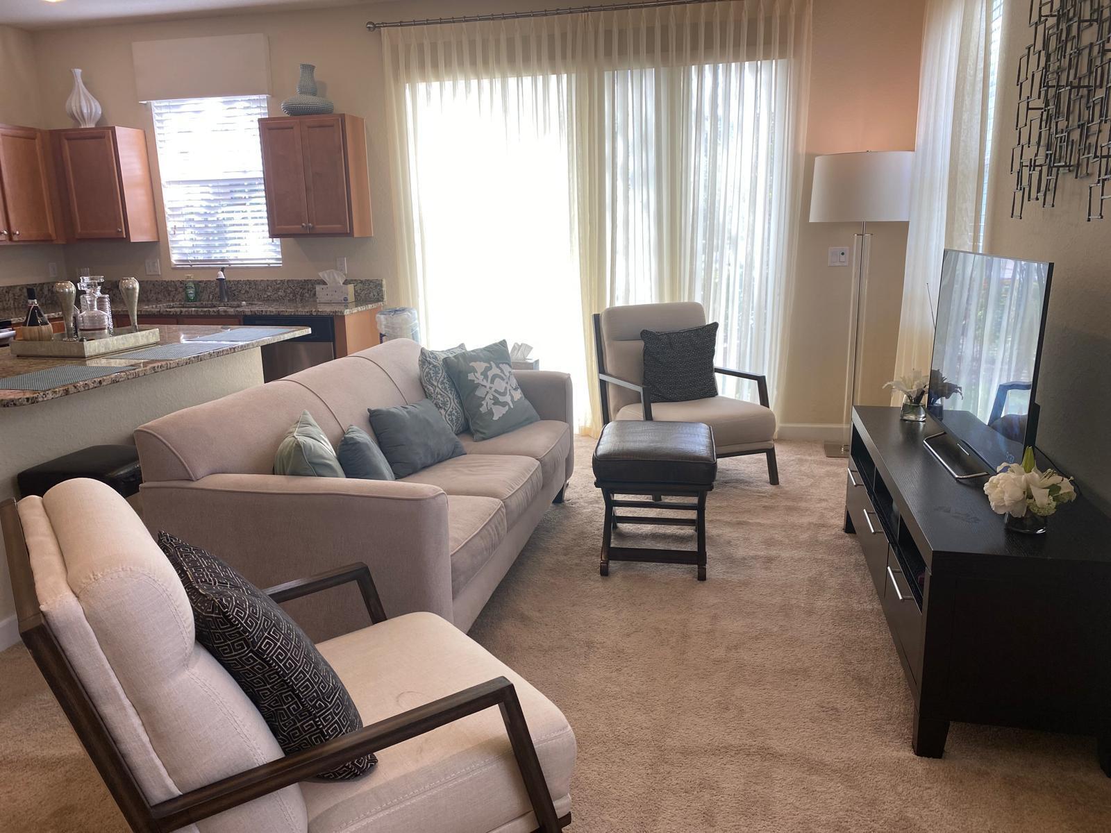 CHARLESTON COMMONS - Residential Lease