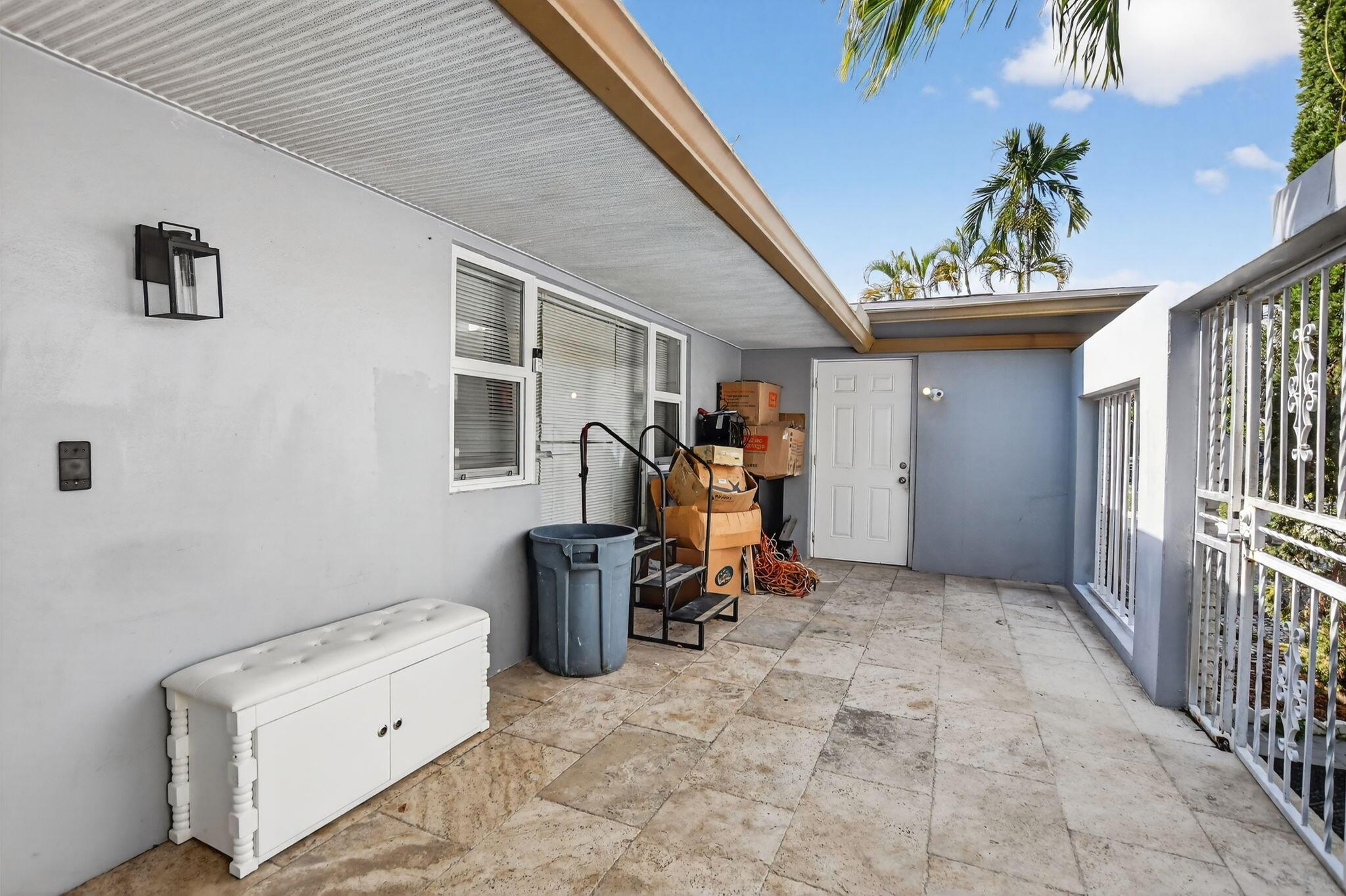 View photos, virtual tours, details... 256 SW 11th Place