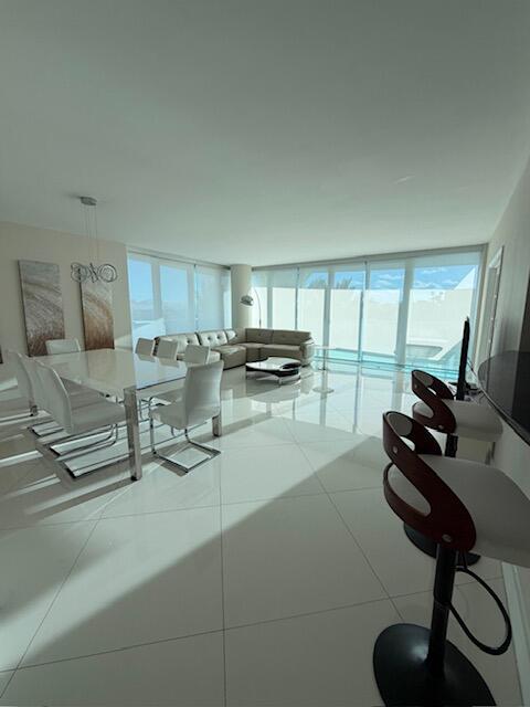 9401 Collins Avenue 402