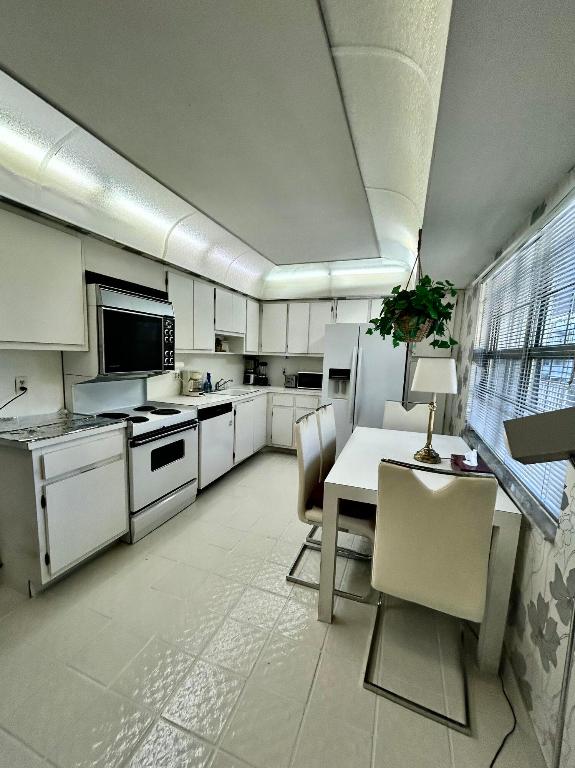 4020 W Palm Aire Drive 410