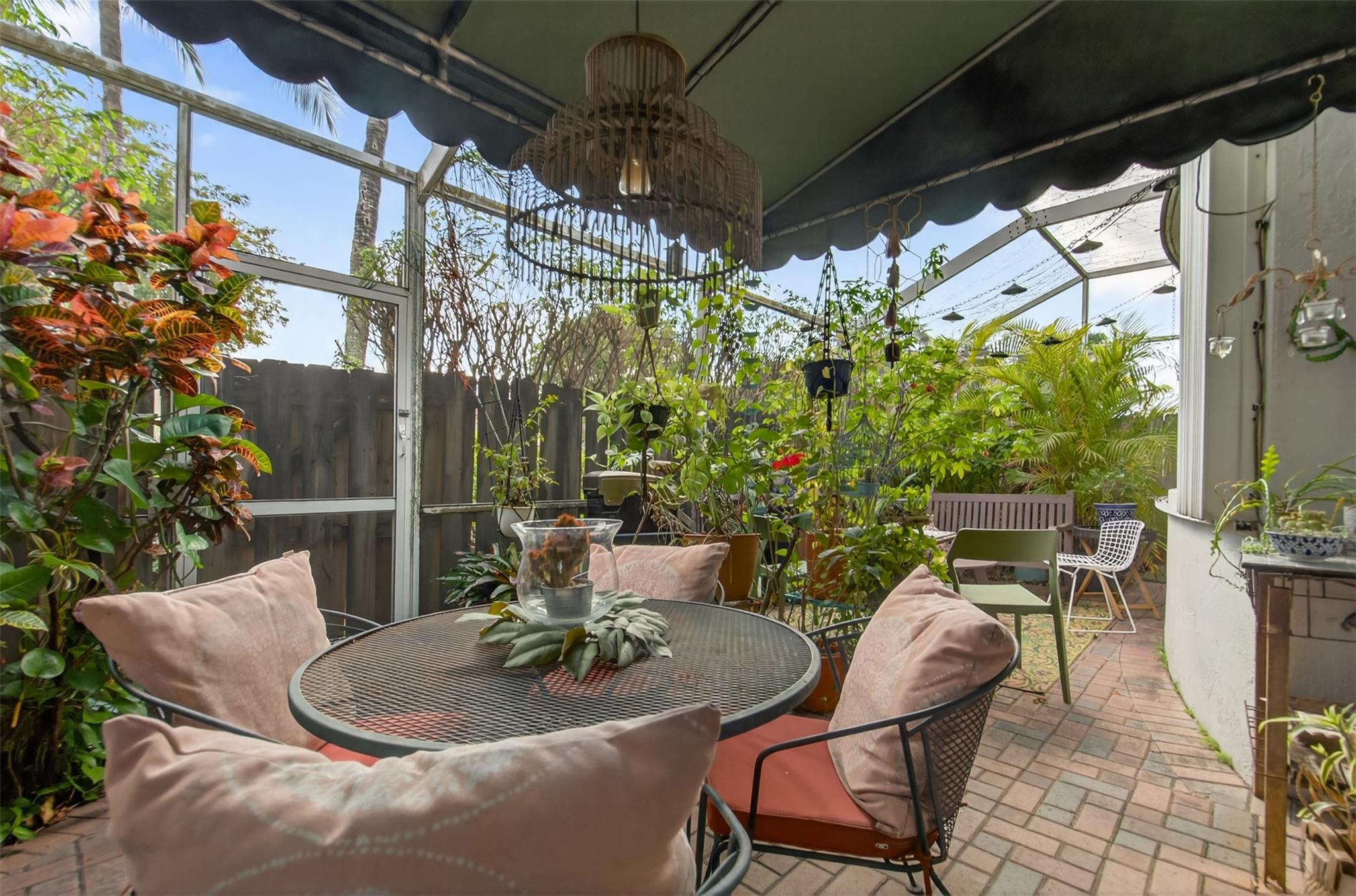 DORAL ISLES CARIBBEAN - Residential