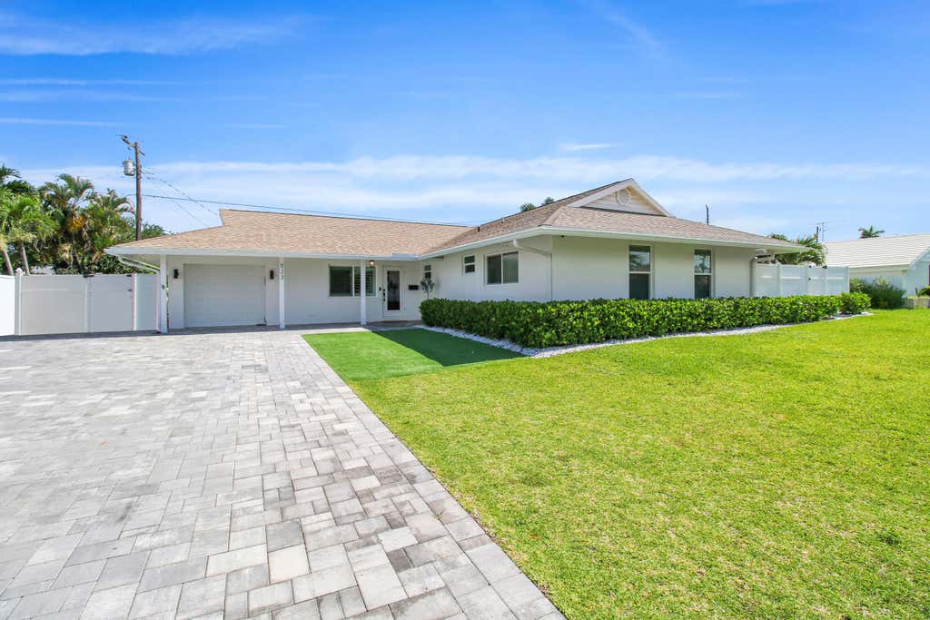 Photo of 523 Harbour Road, North Palm Beach, FL 33408 (MLS # B26040183)