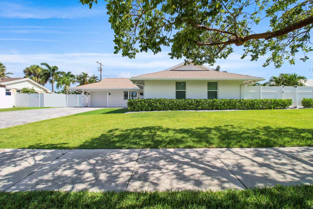 Photo of 523 Harbour Road, North Palm Beach, FL 33408 (MLS # B26040183)