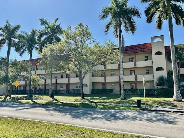 View photos, virtual tours, details... 7960 Sunrise Lakes Drive N 205