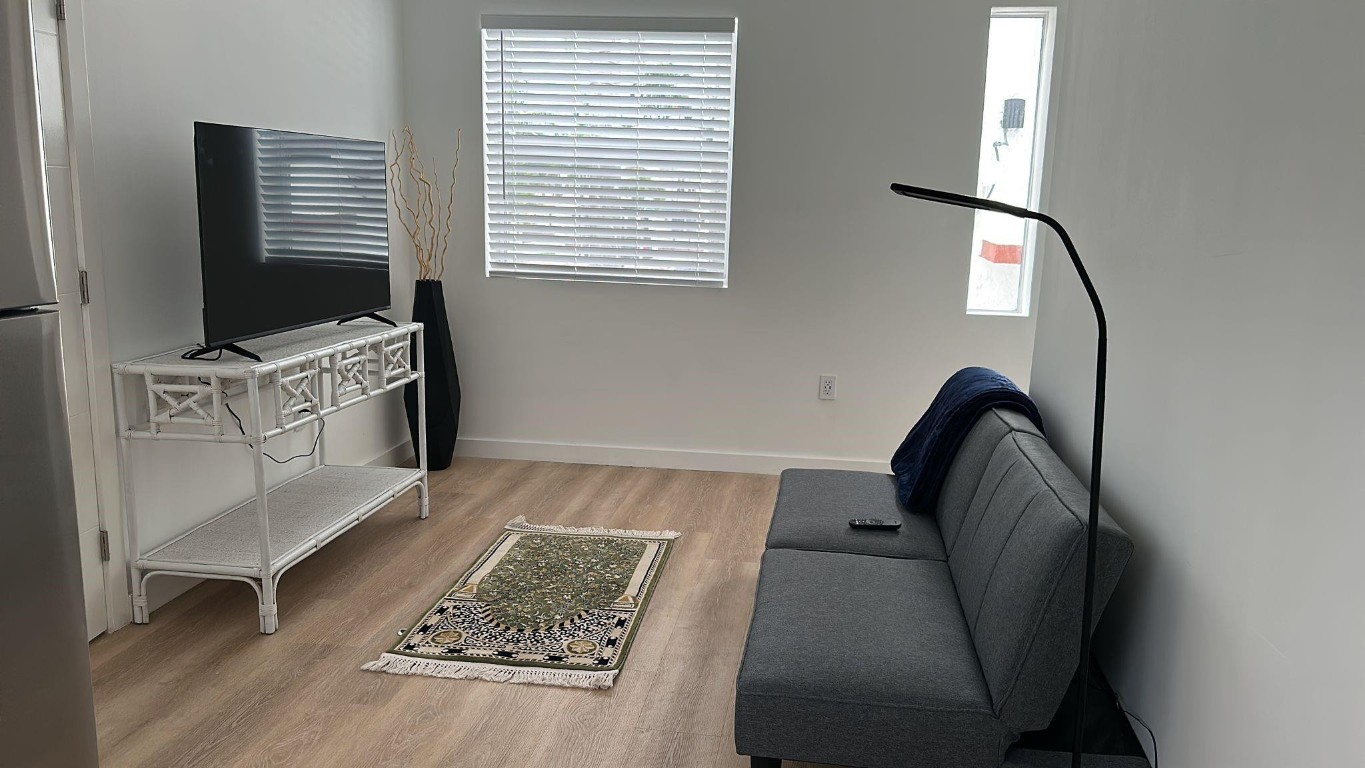 Hollywood Lakes Sec 1-32 - Residential Lease