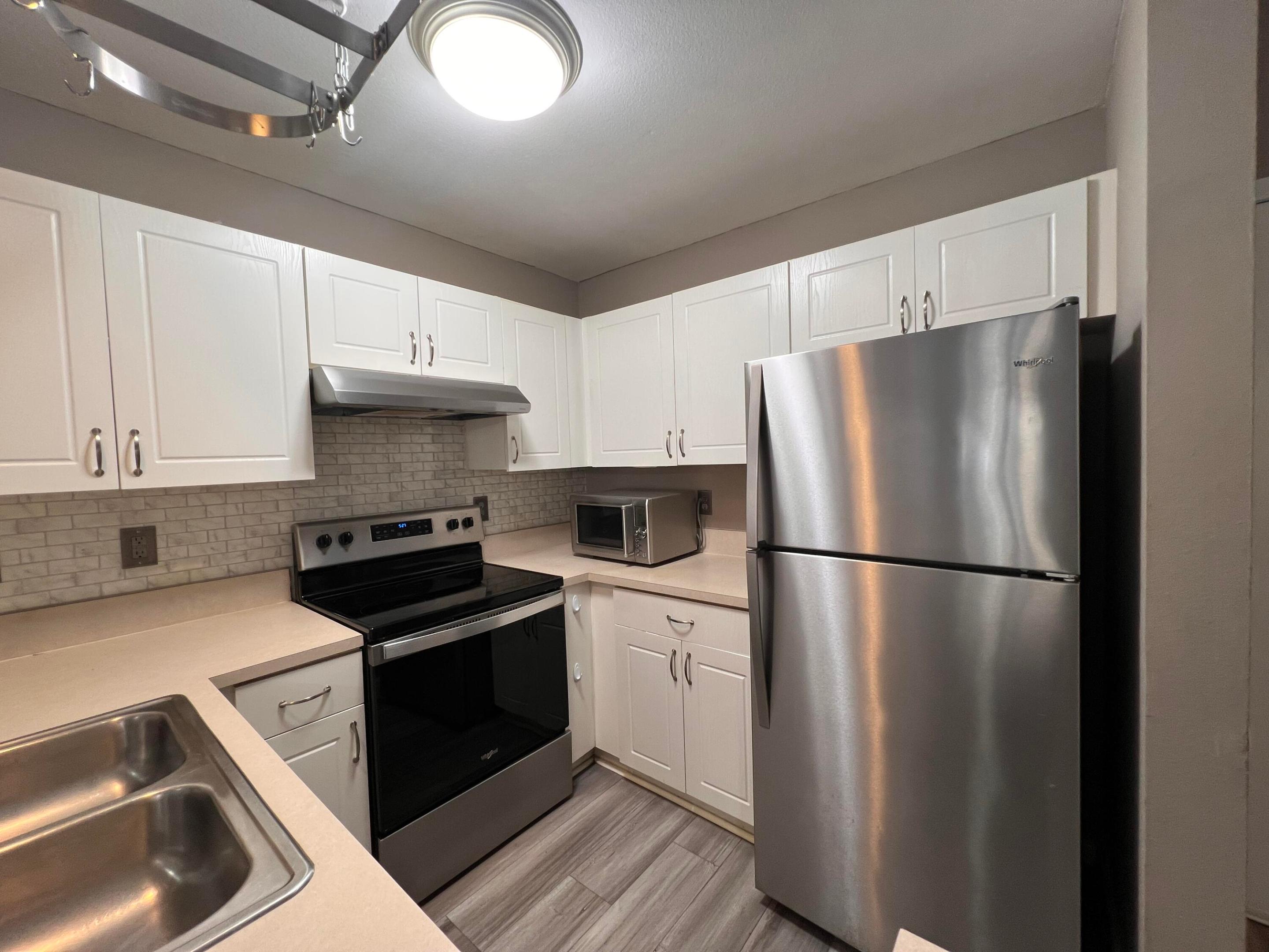 PALM LAKE CONDO - Residential Lease