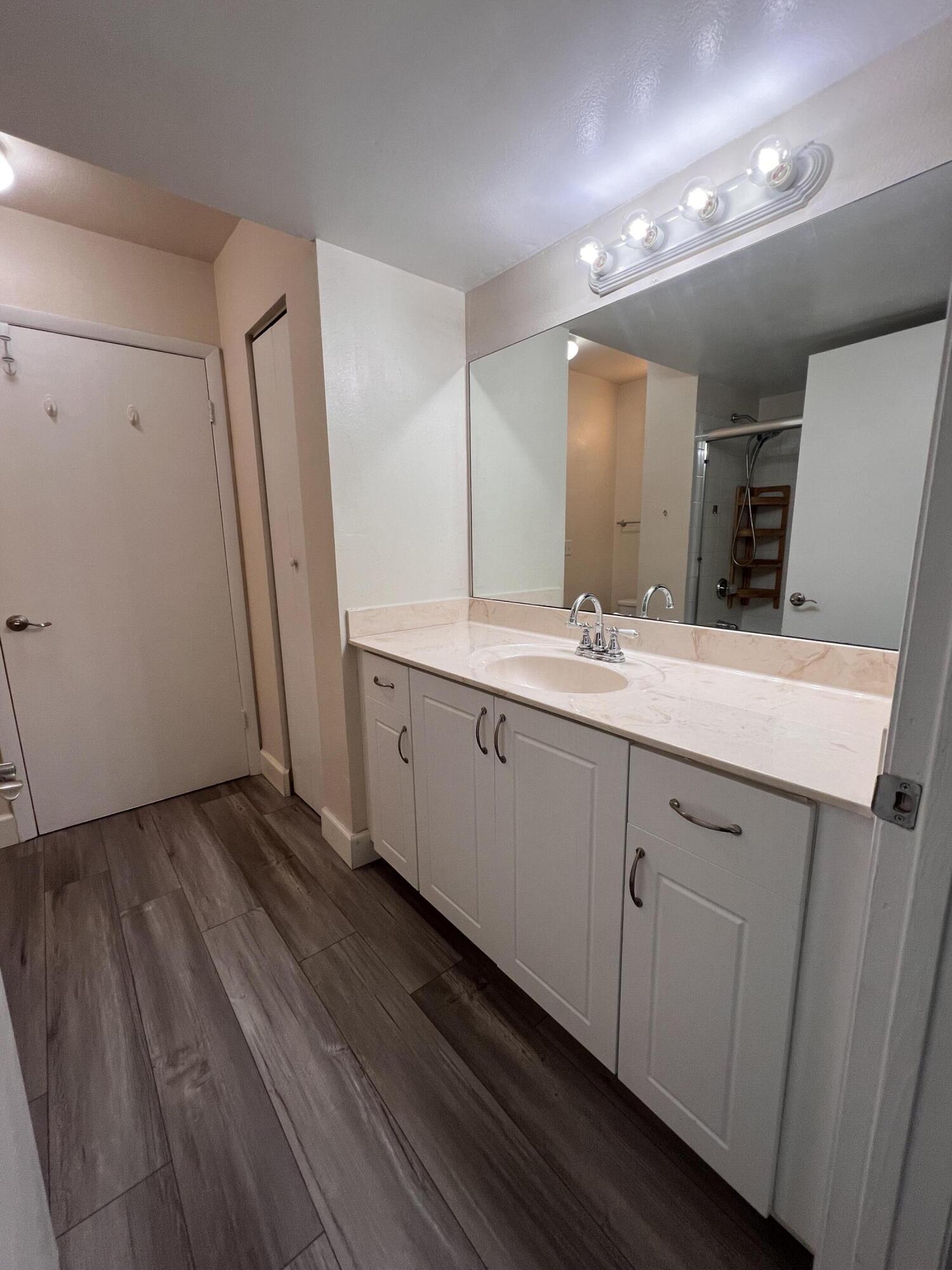 PALM LAKE CONDO - Residential Lease