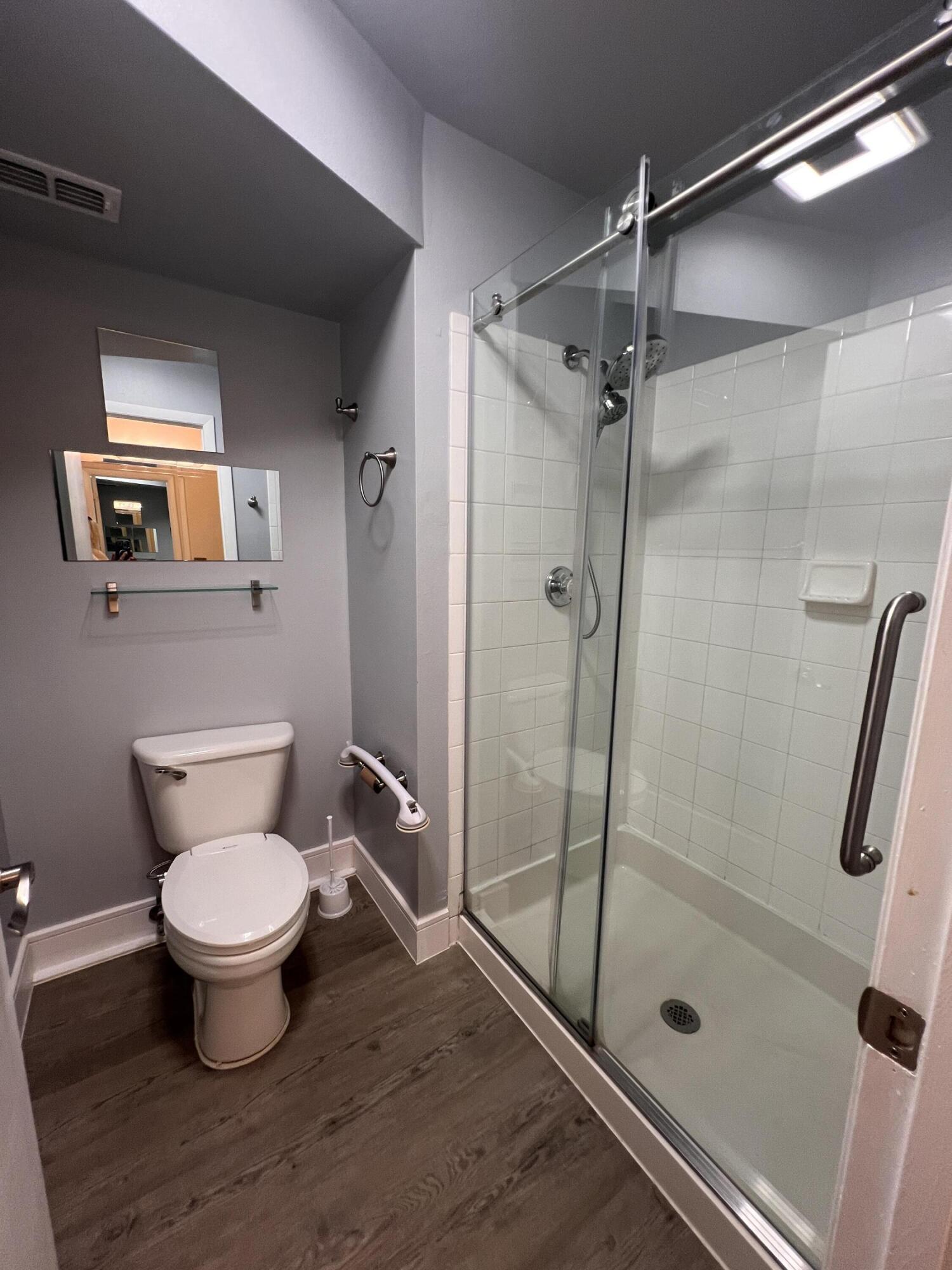 PALM LAKE CONDO - Residential Lease