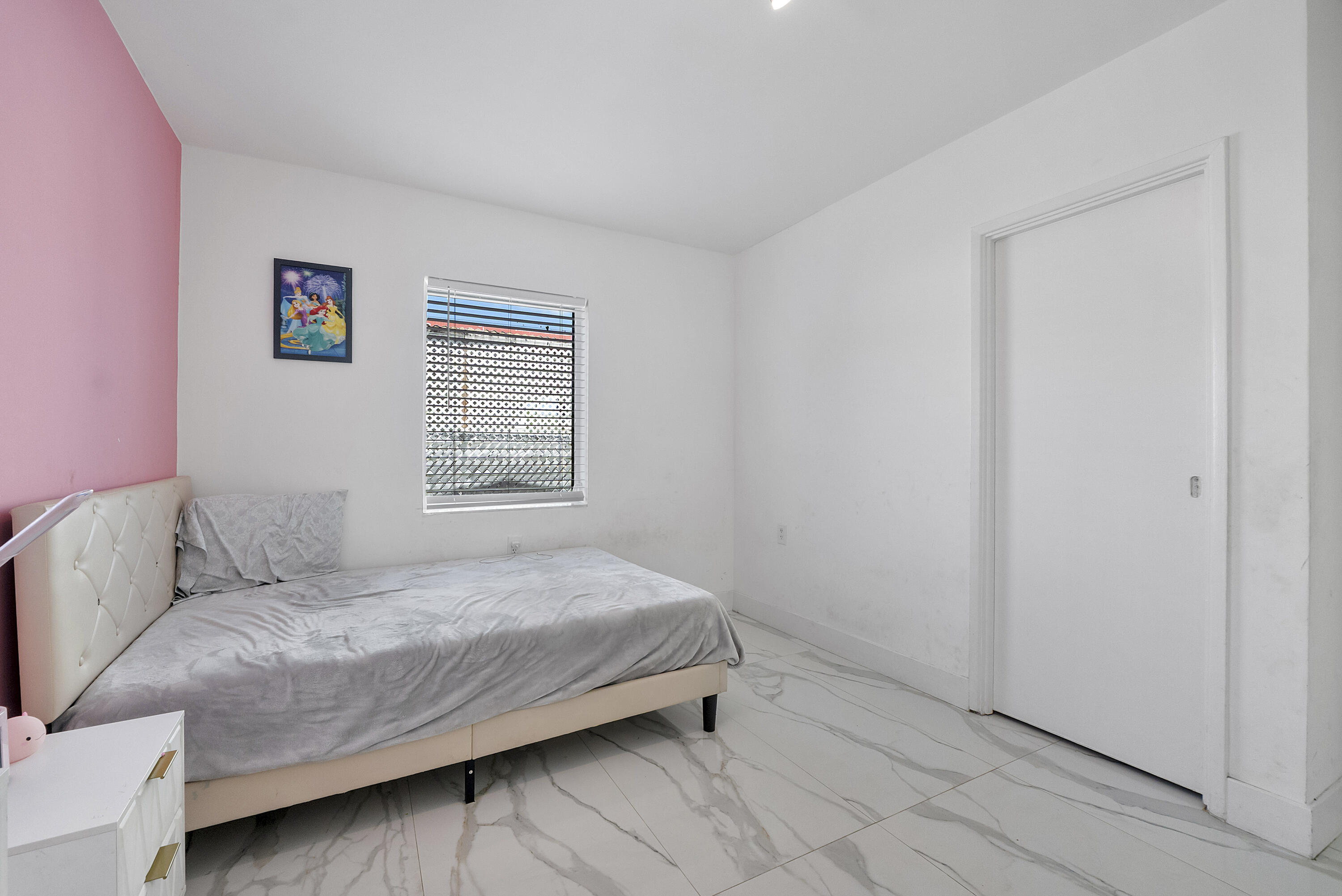 BREEZYWAY MANOR ADD - Residential