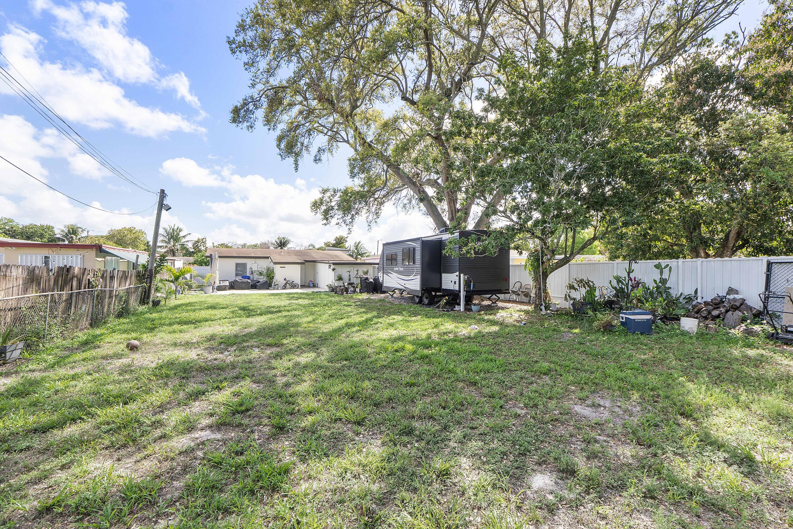 BREEZYWAY MANOR ADD - Residential