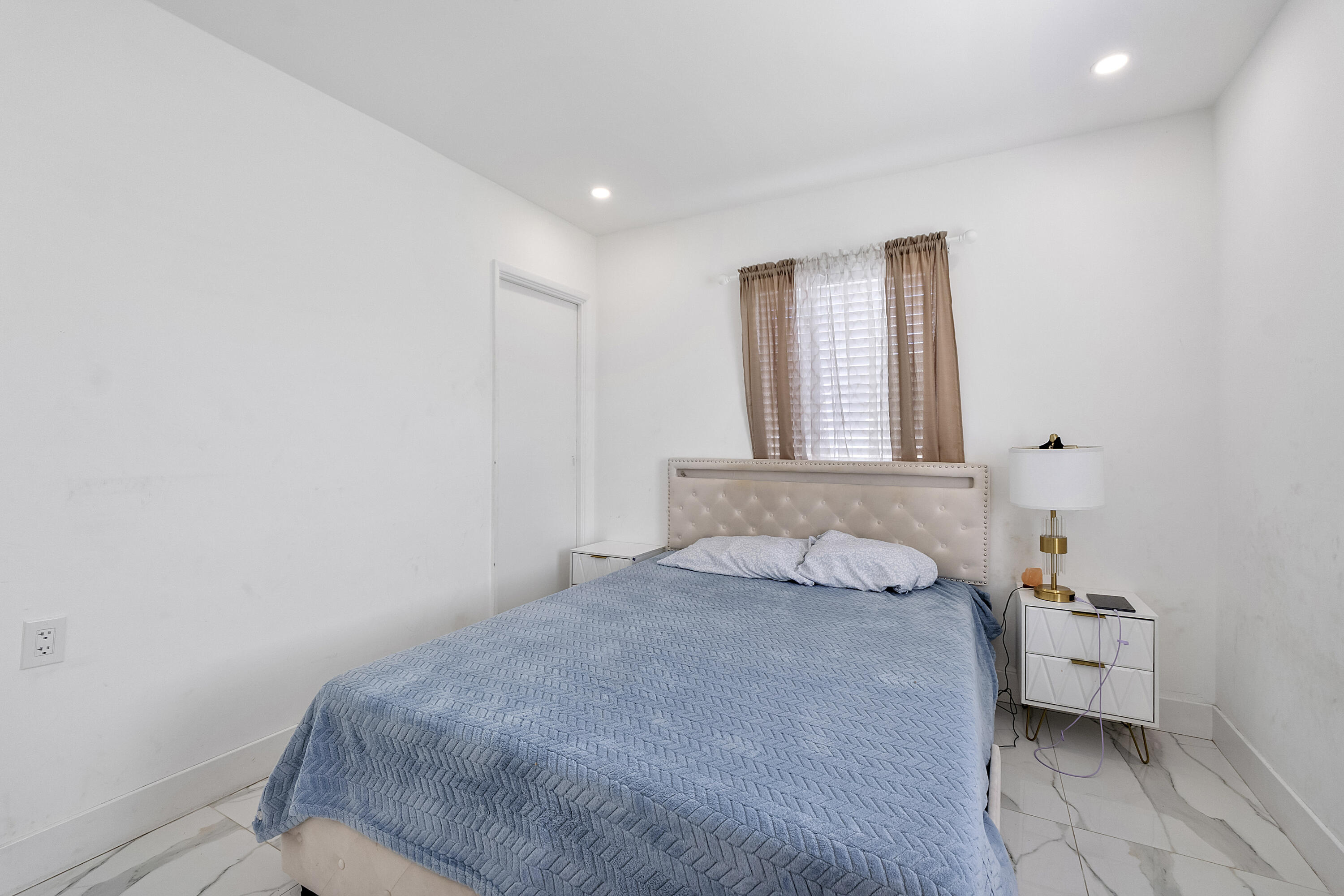 BREEZYWAY MANOR ADD - Residential