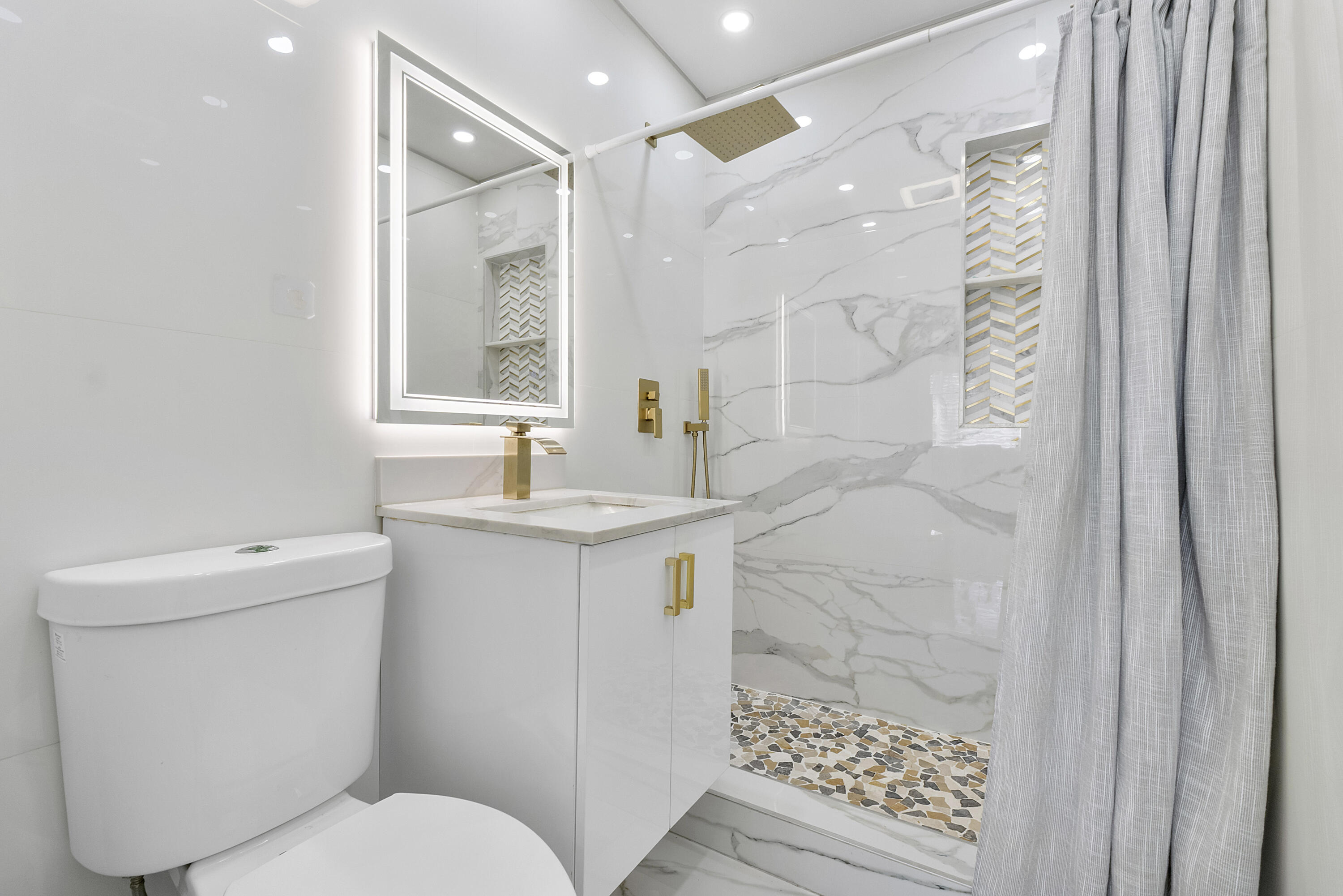 BREEZYWAY MANOR ADD - Residential