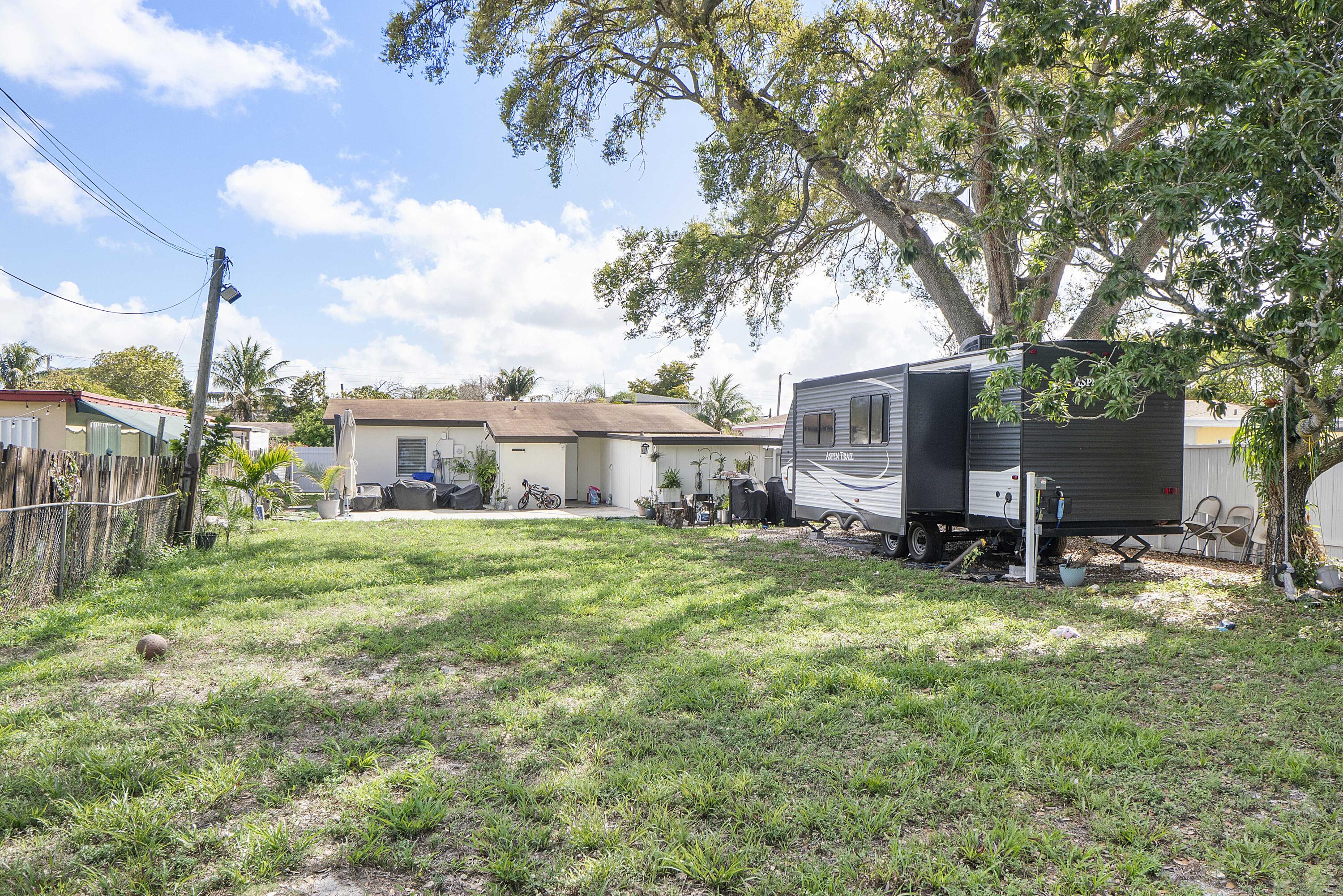 BREEZYWAY MANOR ADD - Residential