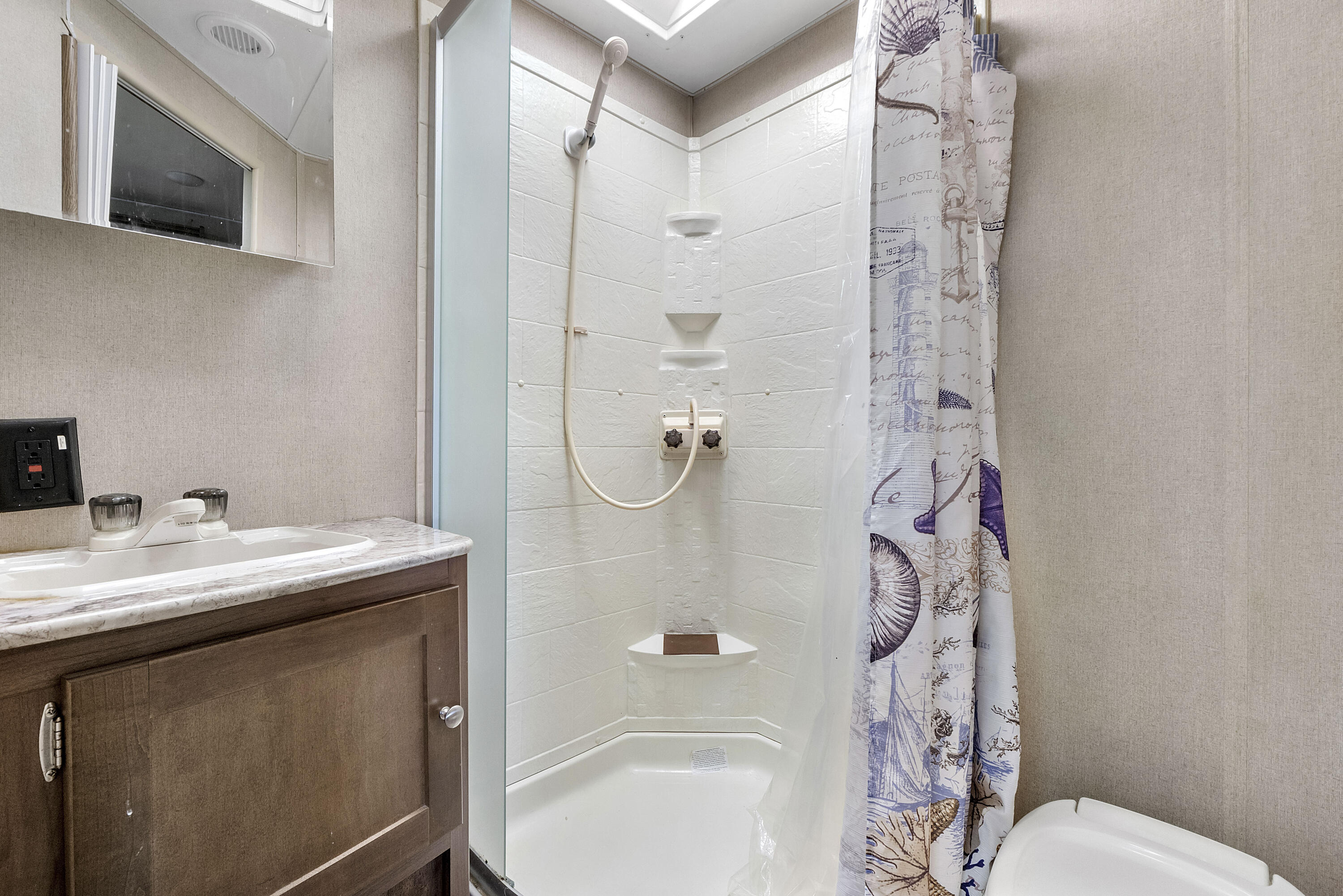 BREEZYWAY MANOR ADD - Residential