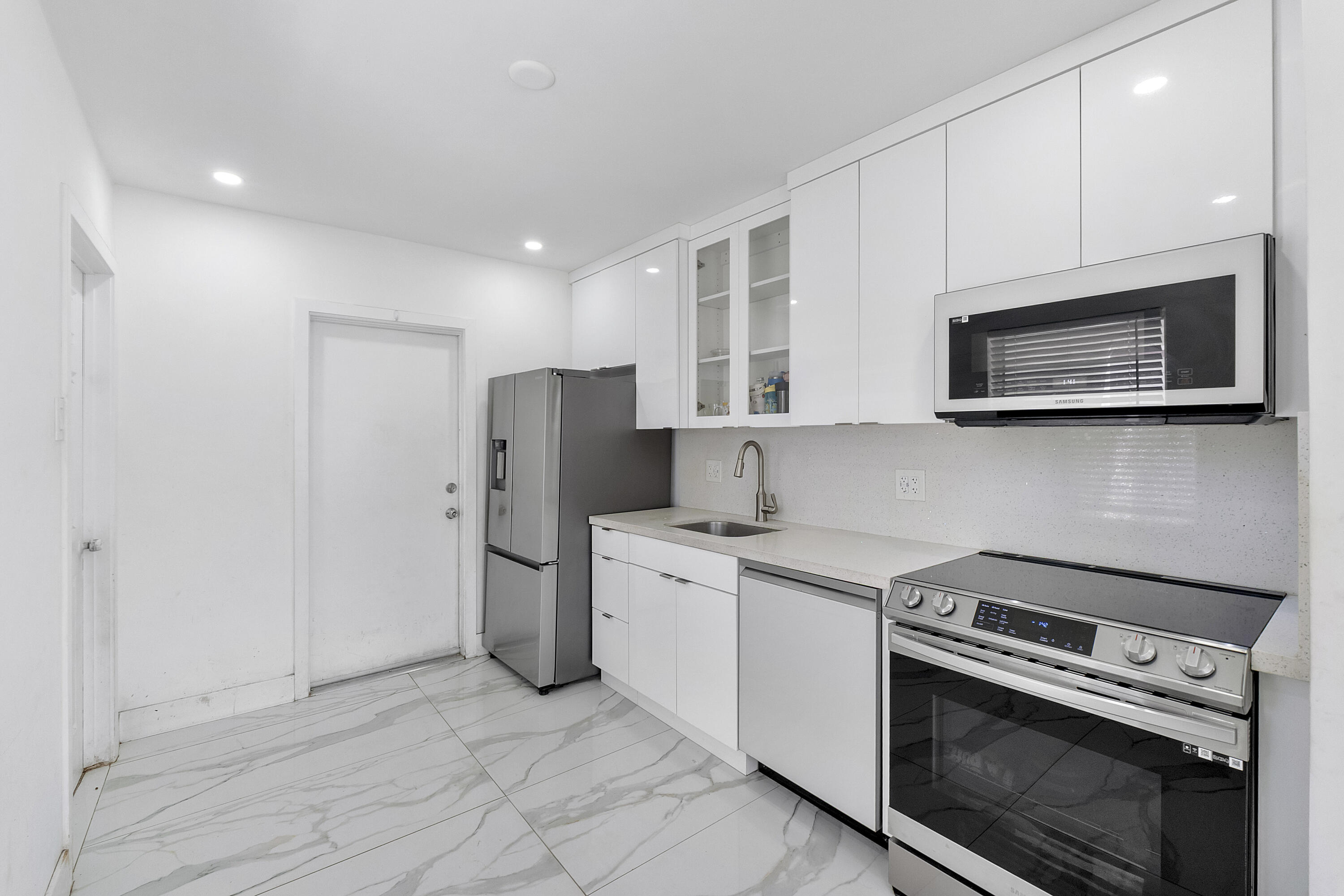 BREEZYWAY MANOR ADD - Residential