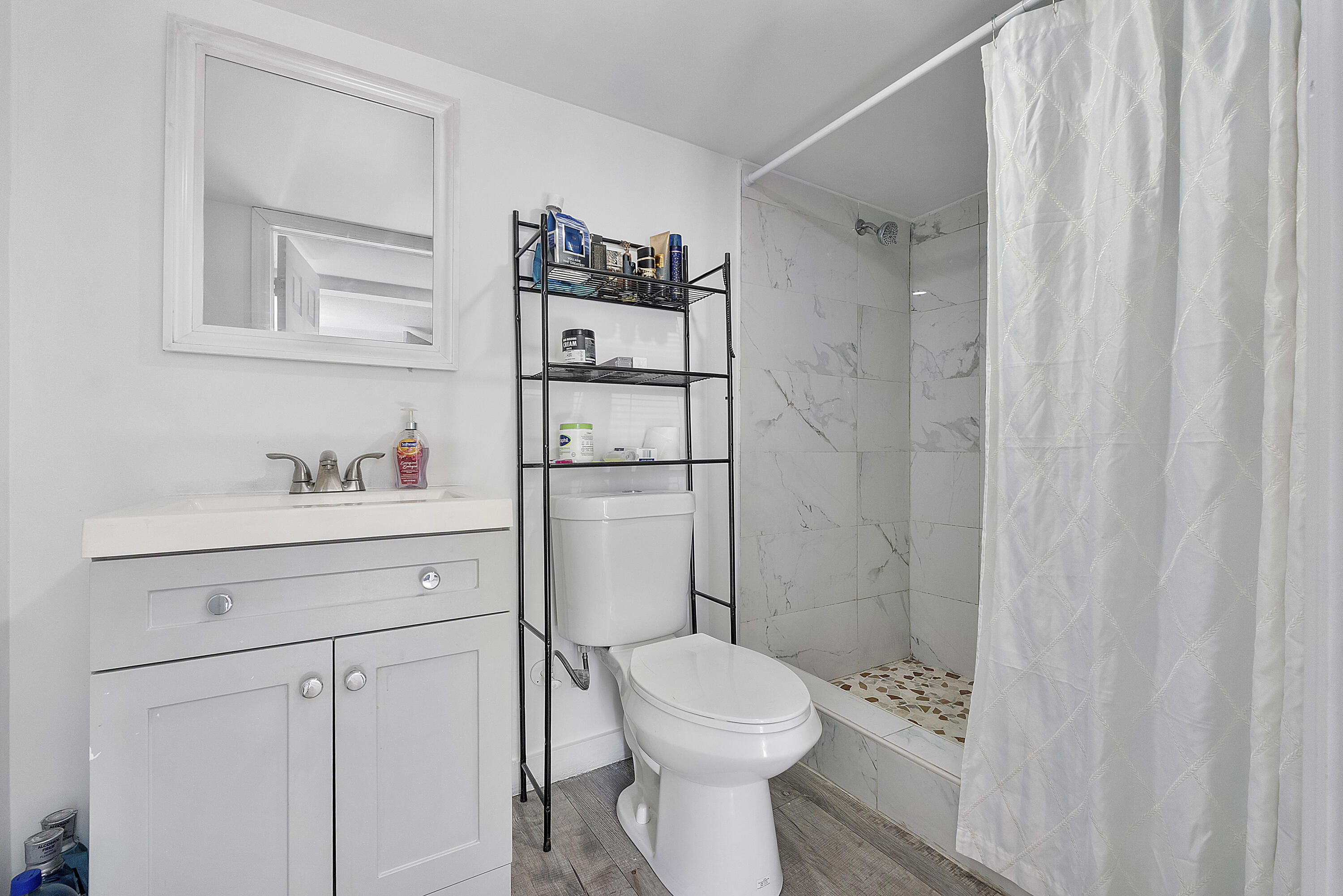 BREEZYWAY MANOR ADD - Residential