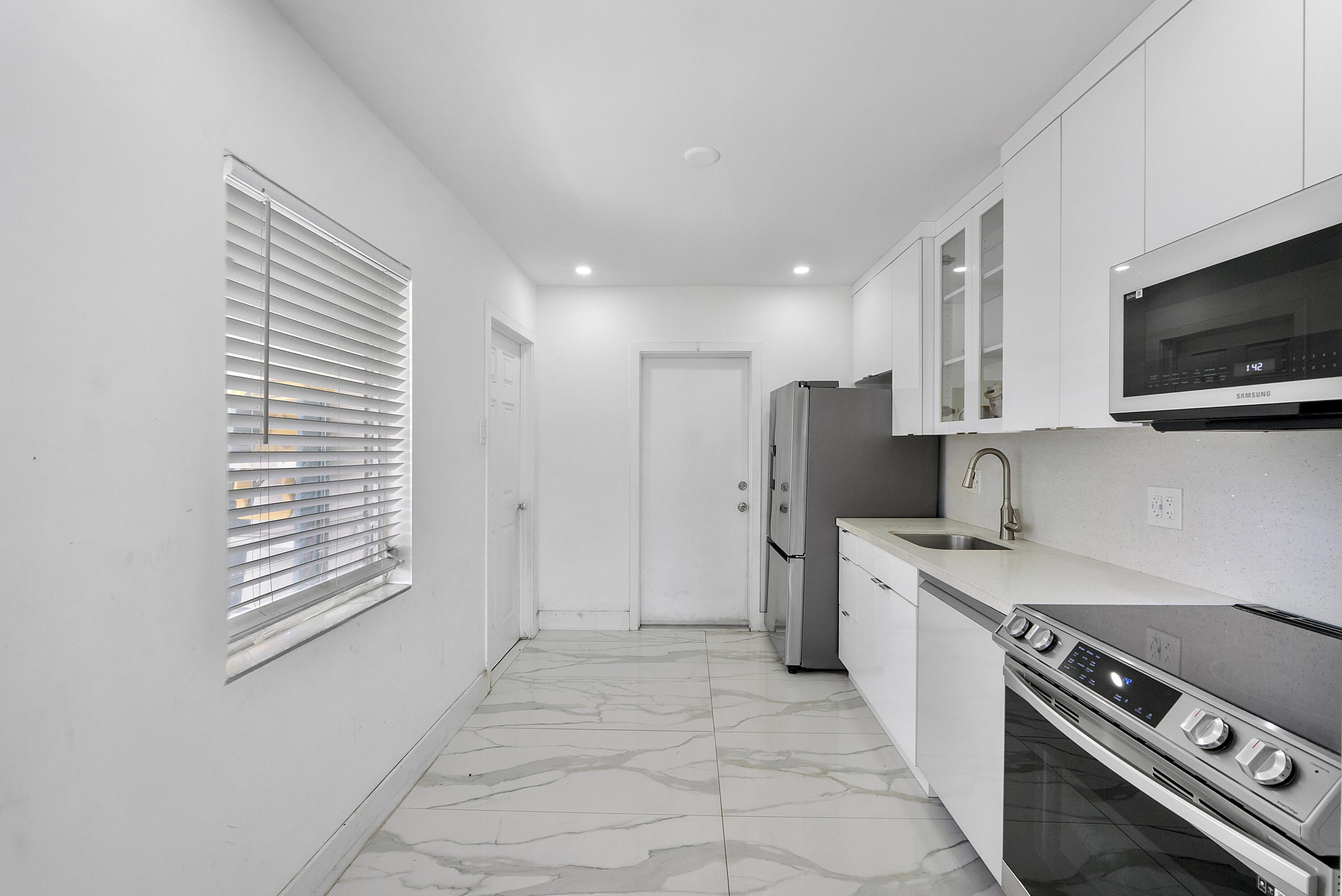 BREEZYWAY MANOR ADD - Residential