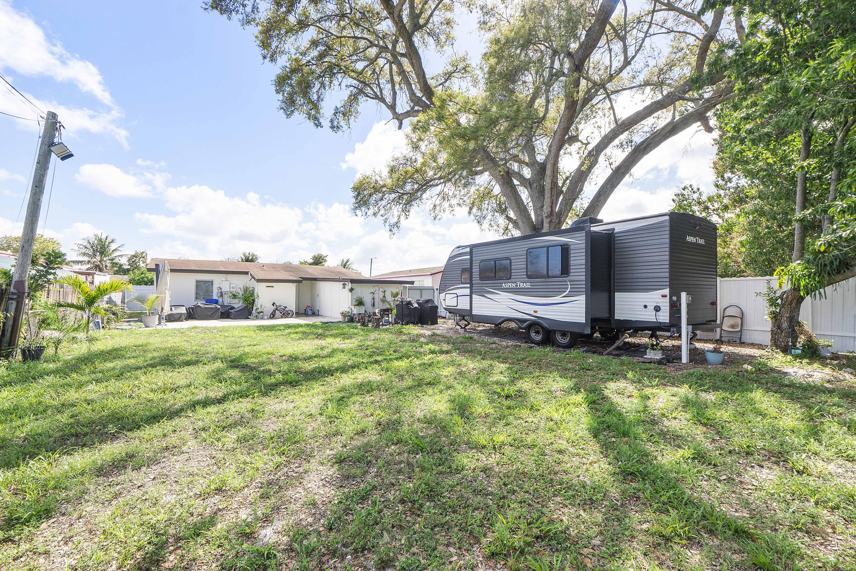 BREEZYWAY MANOR ADD - Residential