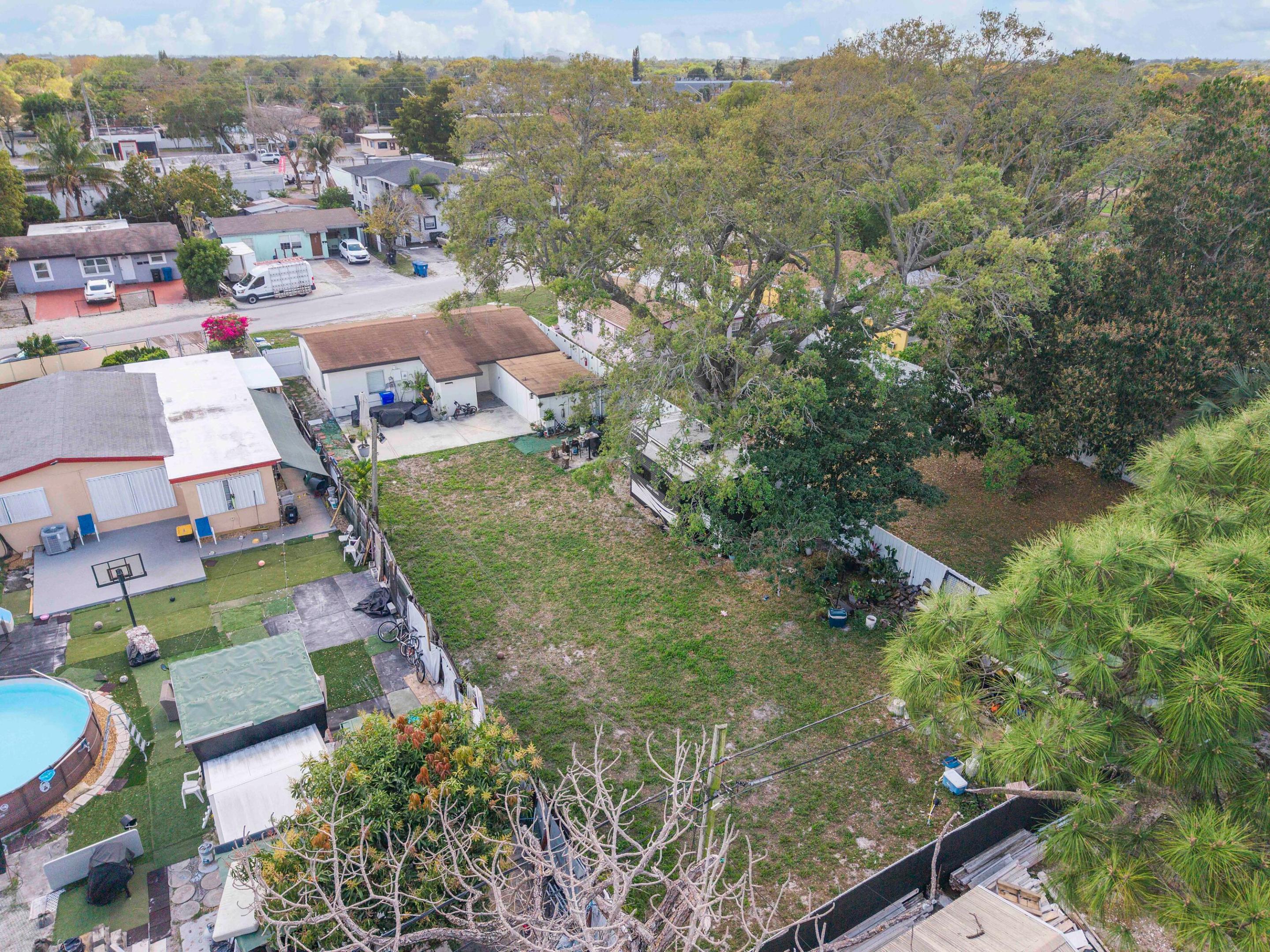 BREEZYWAY MANOR ADD - Residential