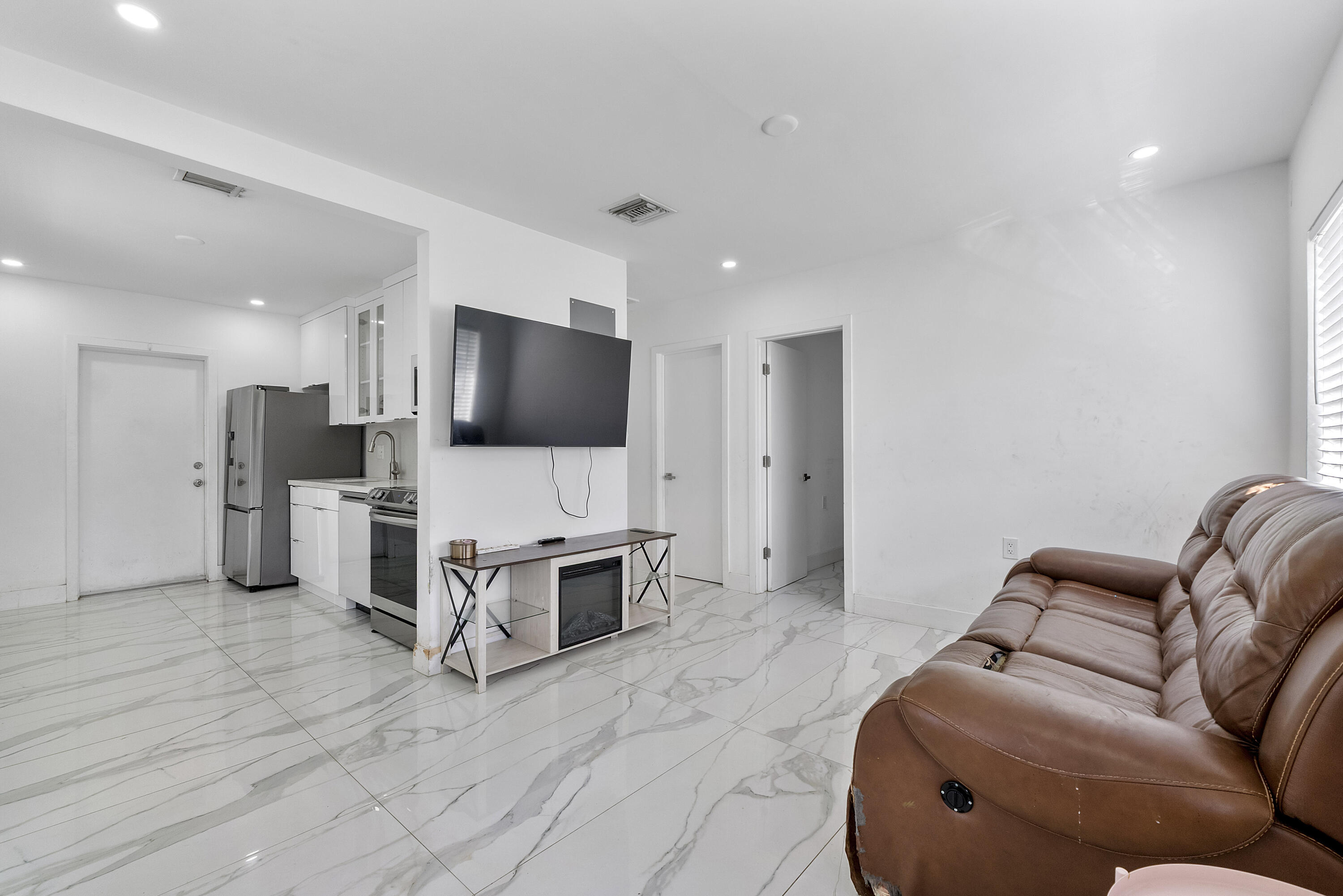 BREEZYWAY MANOR ADD - Residential