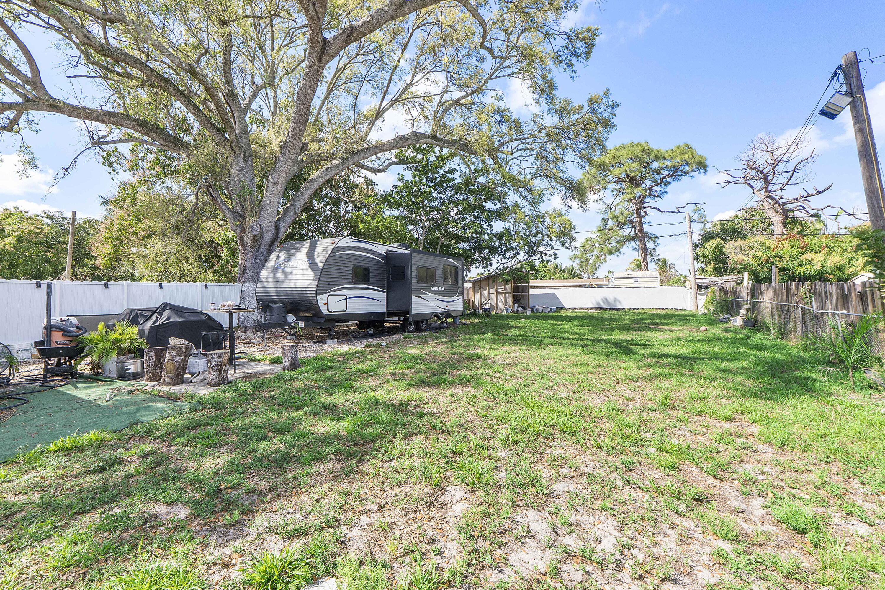 BREEZYWAY MANOR ADD - Residential