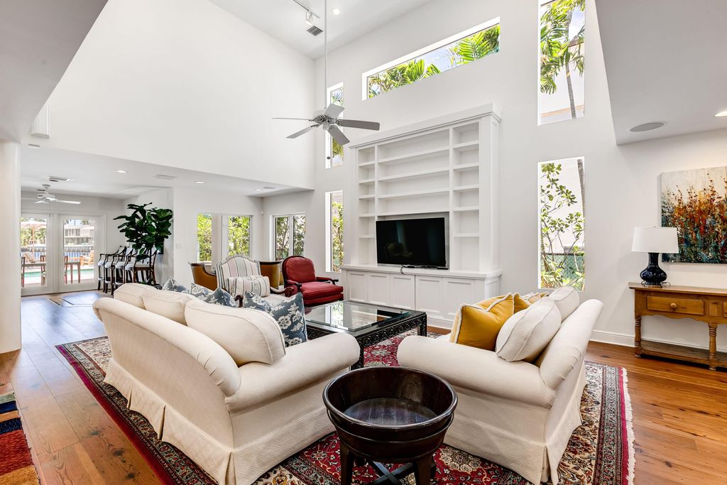 Photo of 1833 SE 7th Street, Fort Lauderdale, FL 33316 (MLS # B26001558)