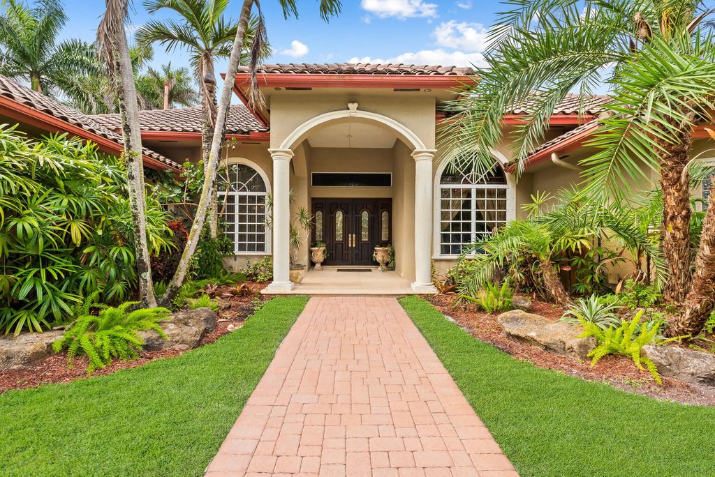Photo of 11980 Piccadilly Place, Davie, FL 33325 (MLS # B26032603)