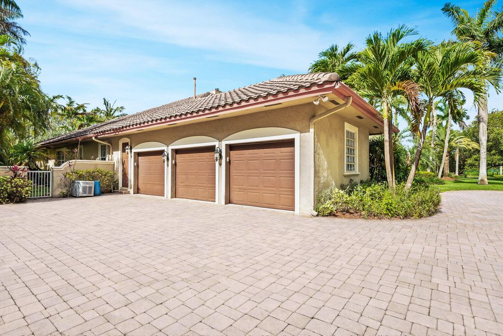 Photo of 11980 Piccadilly Place, Davie, FL 33325 (MLS # B26032603)