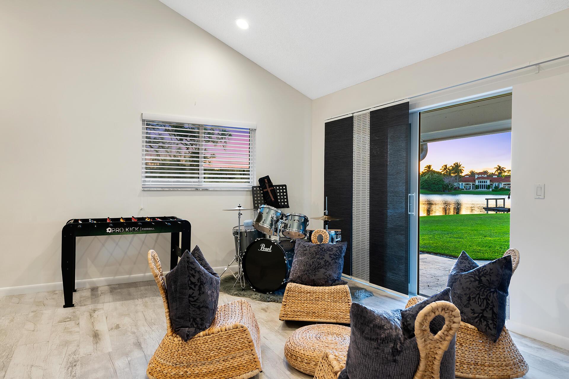 LONG LAKE ESTATES - Residential